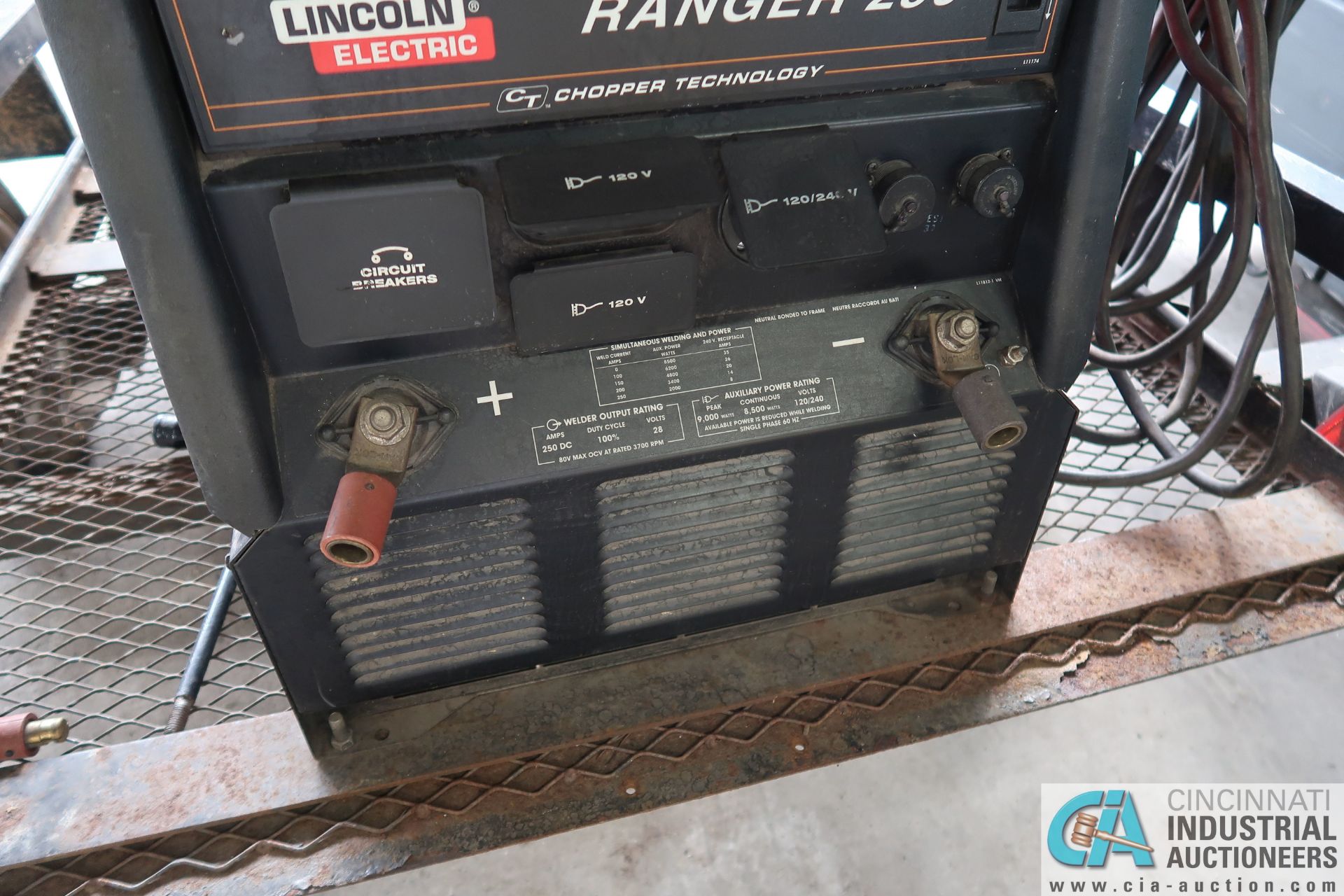 250-AMP LINCOLN ELECTRIC MODEL RANGER 250 TRAILER MOUNTED ARC WELDING POWER SOURCE; S/N U1020619592, - Image 6 of 9