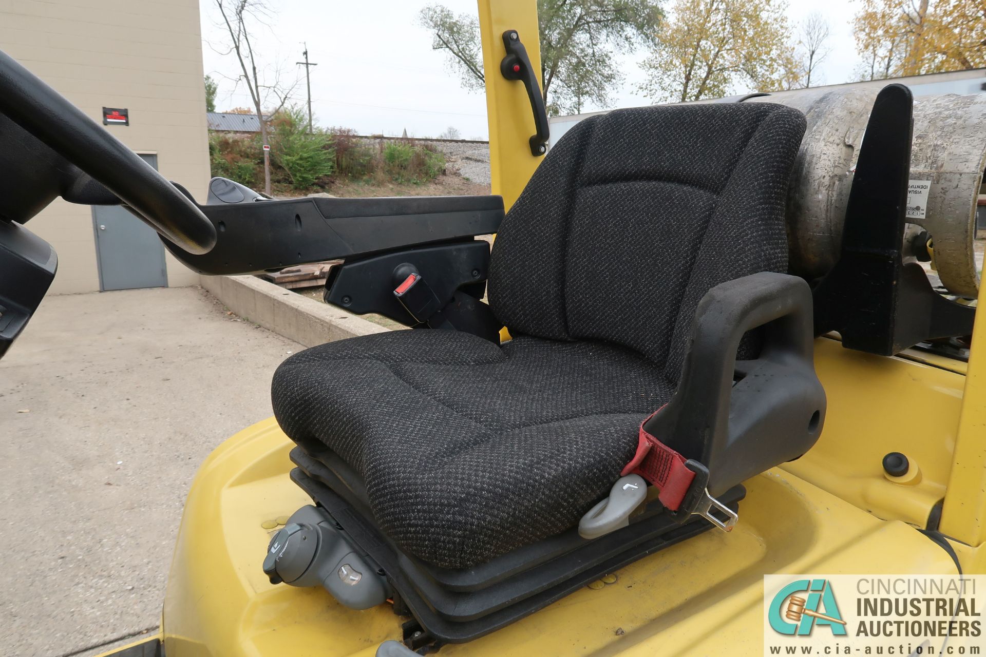 2014 - 6,000 LB. HYSTER MODEL S60FT LP GAS CUSHION TIRE THREE STAGE MAST LIFT TRUCK; S/N - Image 11 of 14