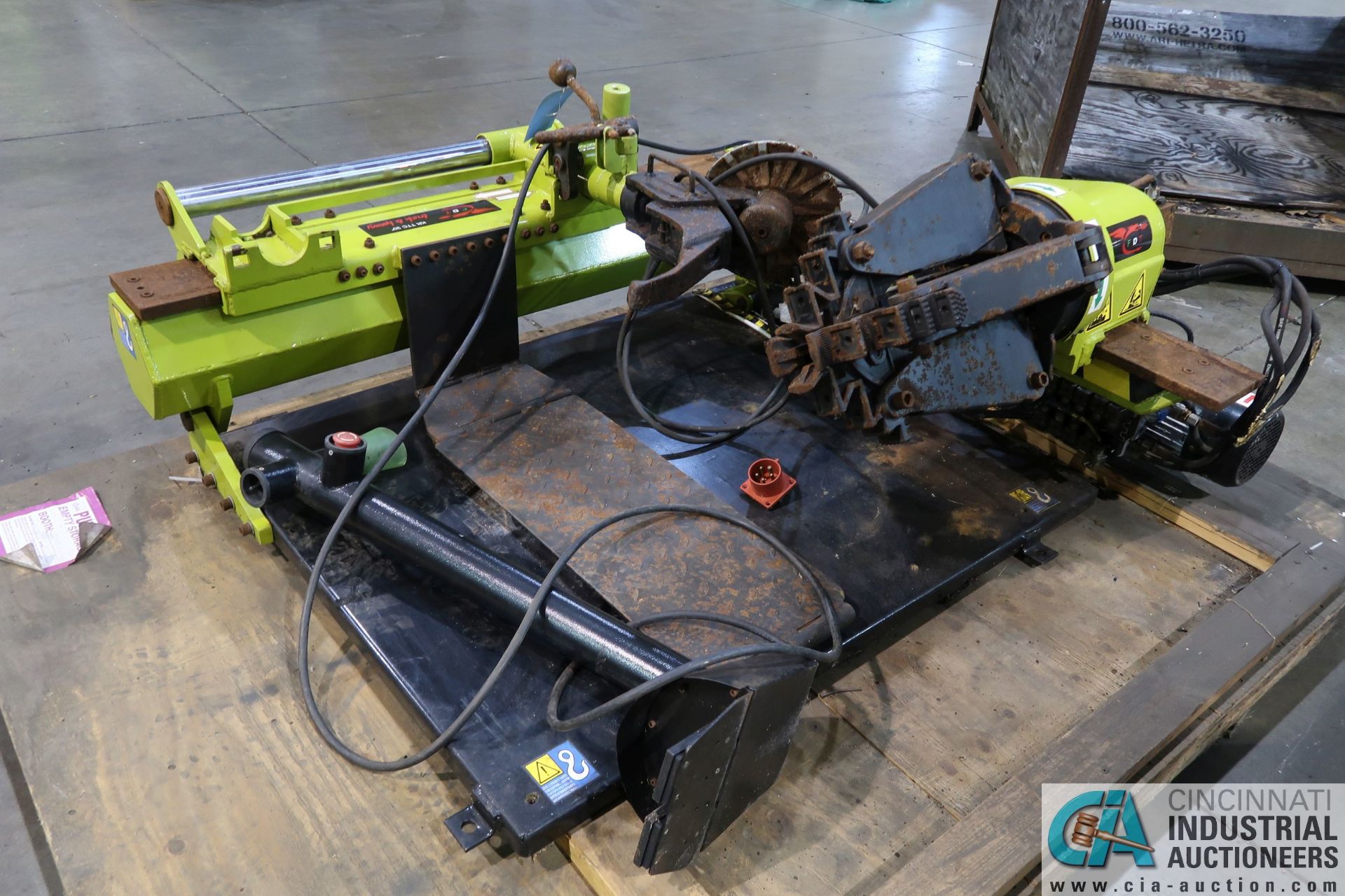 30" FDT MODEL KRTTC30 HYDRAULIC TRUCK TIRE CHANGER; S/N 001/30 (NEW 2016) (WAS WORKING WHEN TAKEN