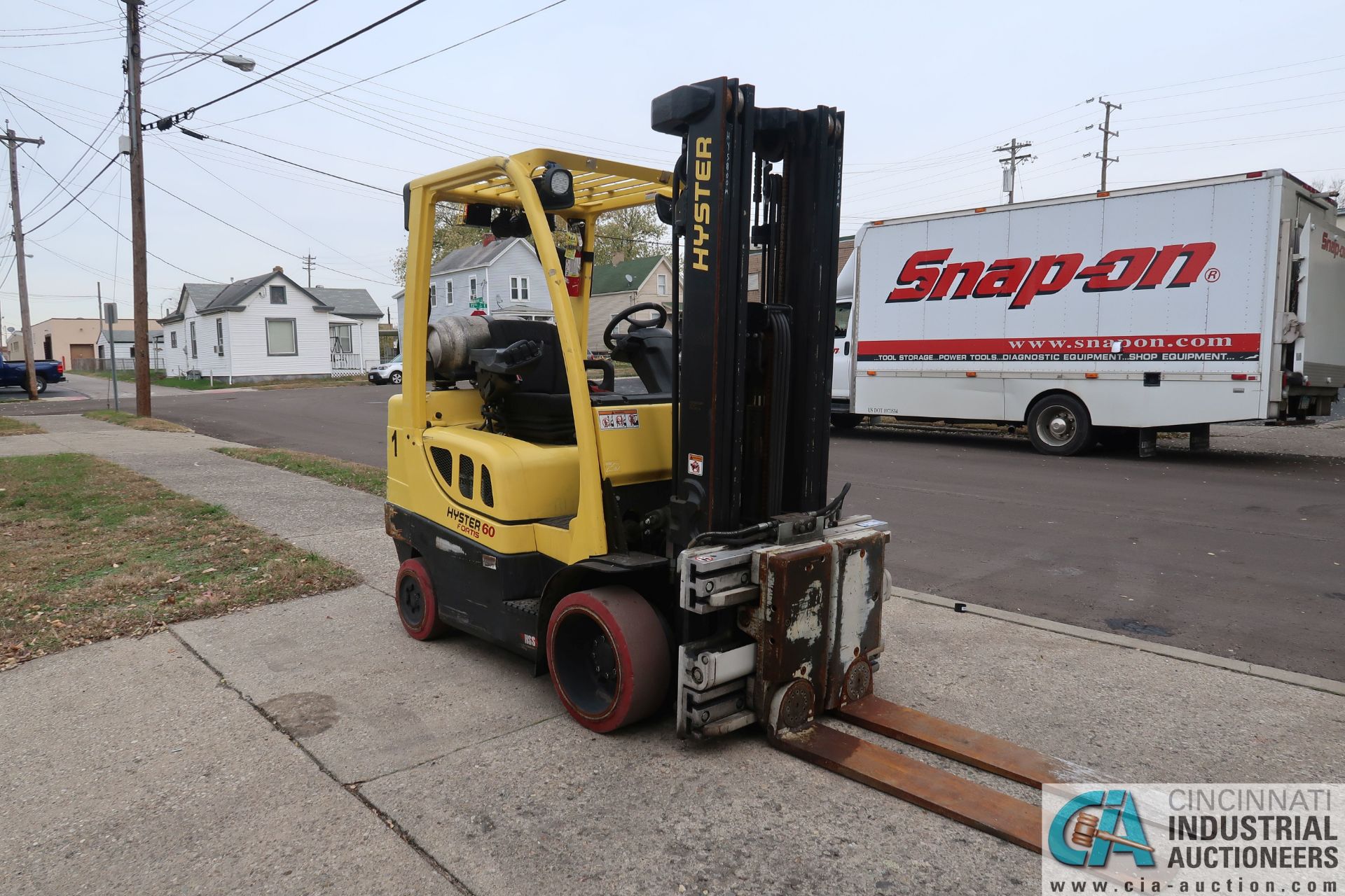 2014 - 6,000 LB. HYSTER MODEL S60FT LP GAS CUSHION TIRE THREE STAGE MAST LIFT TRUCK; S/N - Image 2 of 14