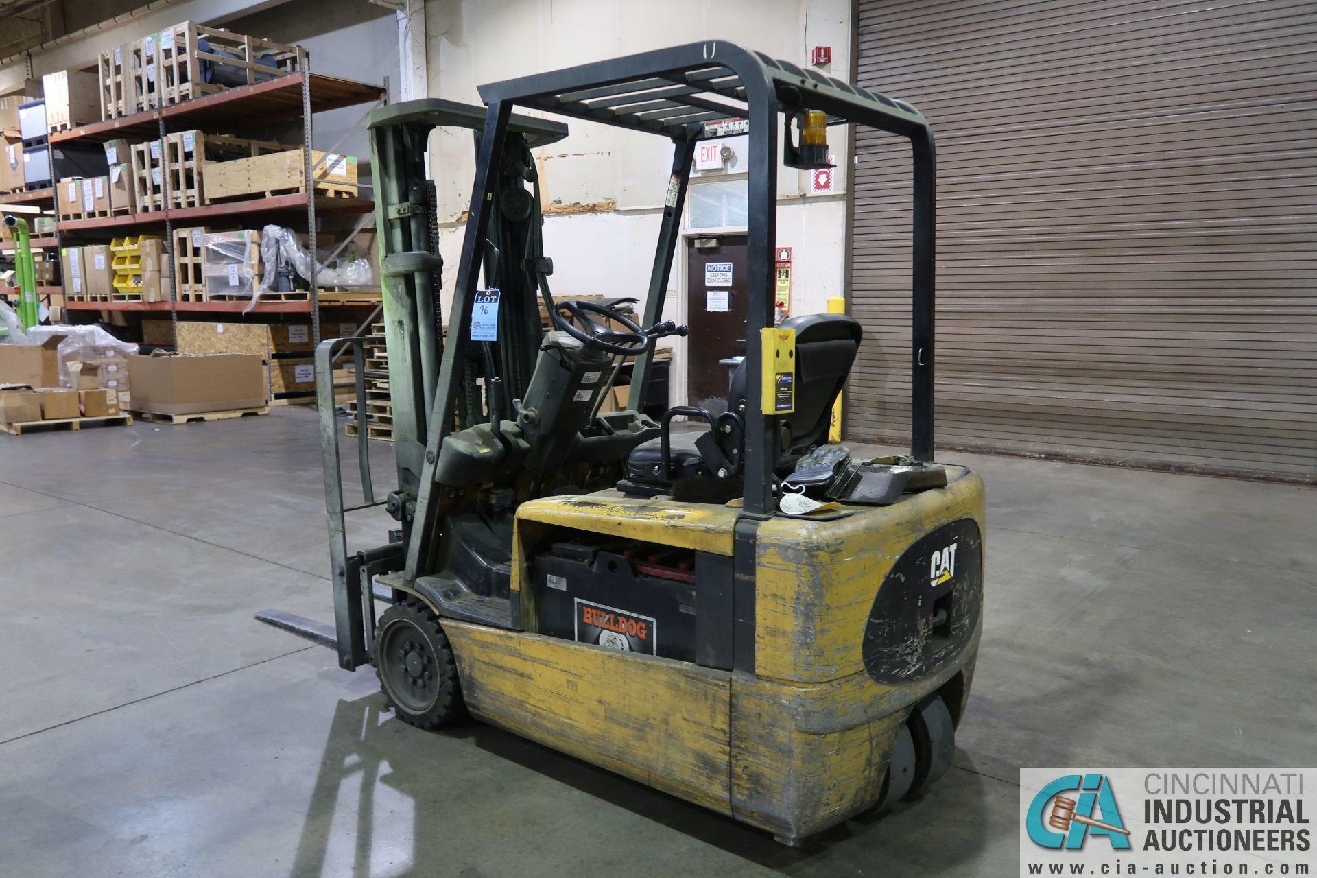 2,700 LB. CATERPILLAR MODEL EP18KT SOLID TIRE ELECTRIC TRI-WHEEL LIFT TRUCK; S/N ETB5B00855, 3-STAGE - Image 4 of 8