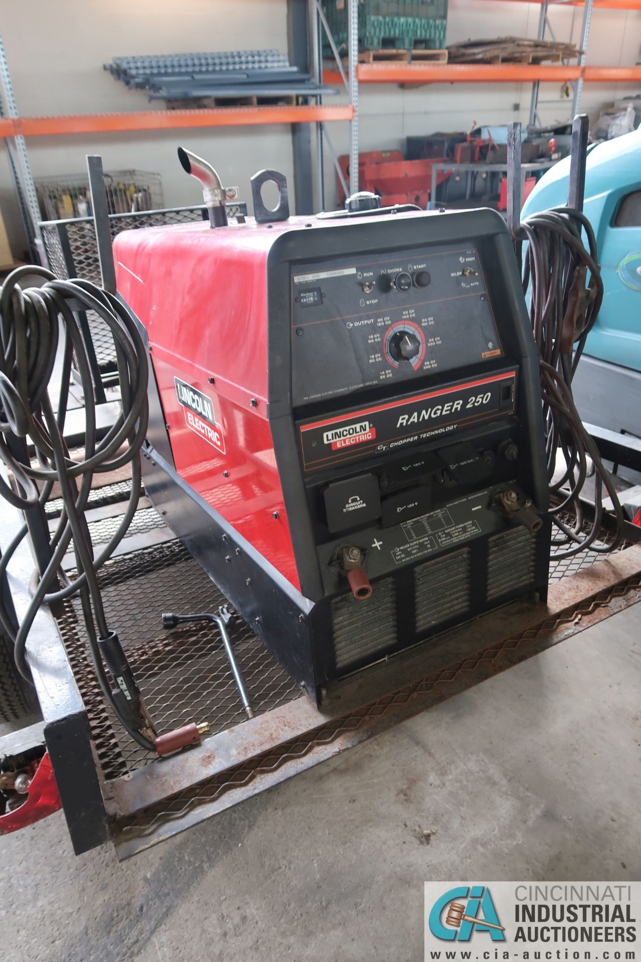 250-AMP LINCOLN ELECTRIC MODEL RANGER 250 TRAILER MOUNTED ARC WELDING POWER SOURCE; S/N U1020619592, - Image 3 of 9