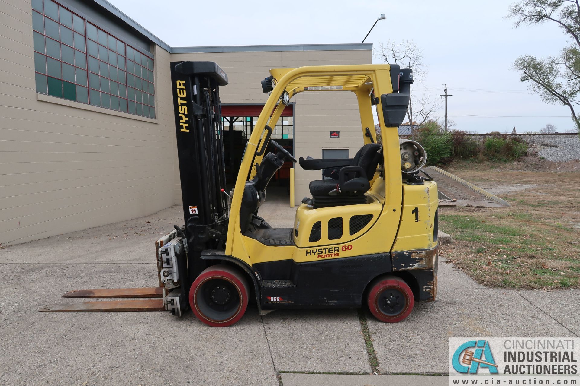 2014 - 6,000 LB. HYSTER MODEL S60FT LP GAS CUSHION TIRE THREE STAGE MAST LIFT TRUCK; S/N - Image 5 of 14