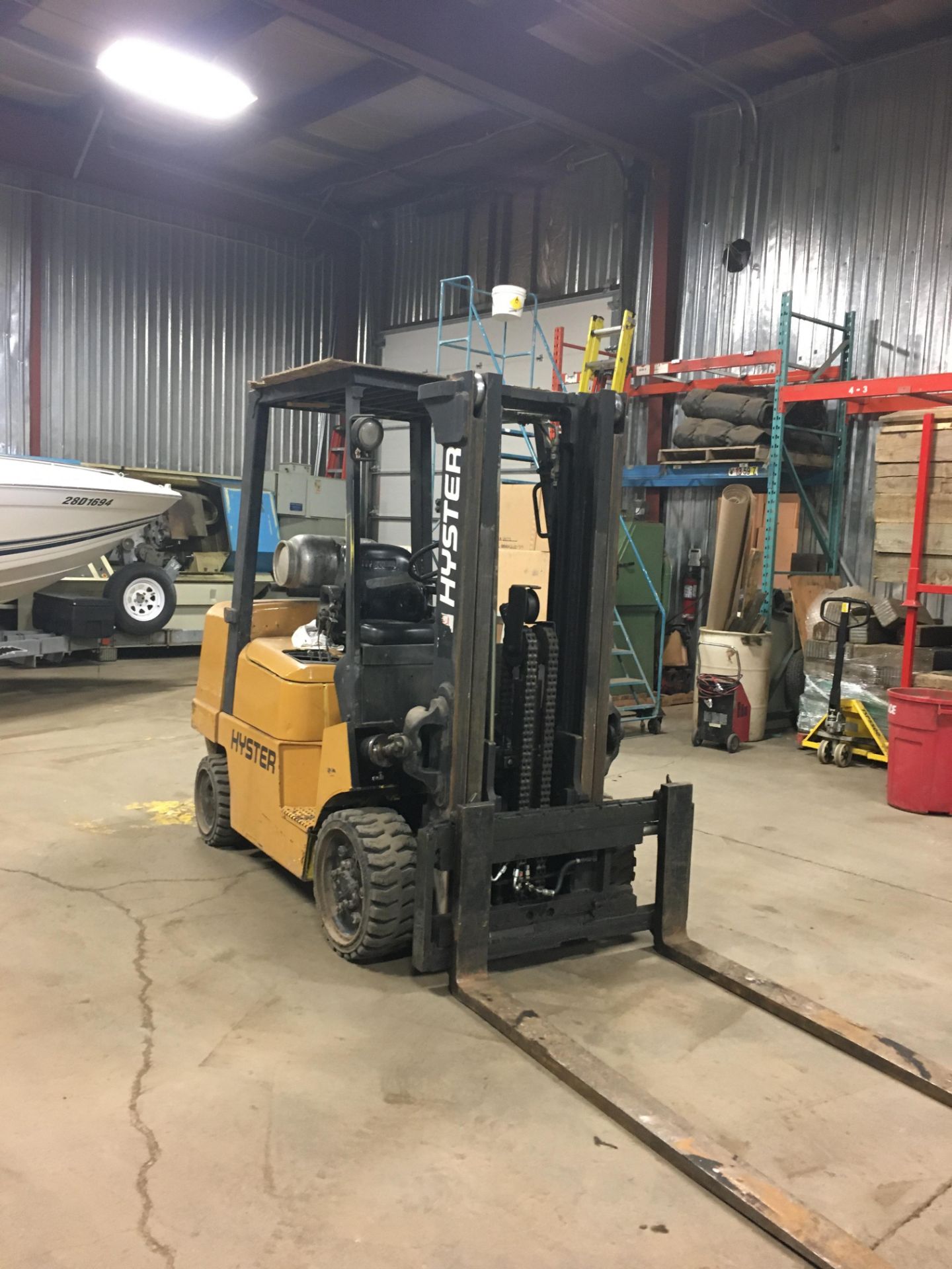 HYSTER PROPANE FORKLIFT, 8000 LBS CAP. (SIDESHIFT NOT FUNCTIONAL, NEEDS A REEL AND 2 HOSES)