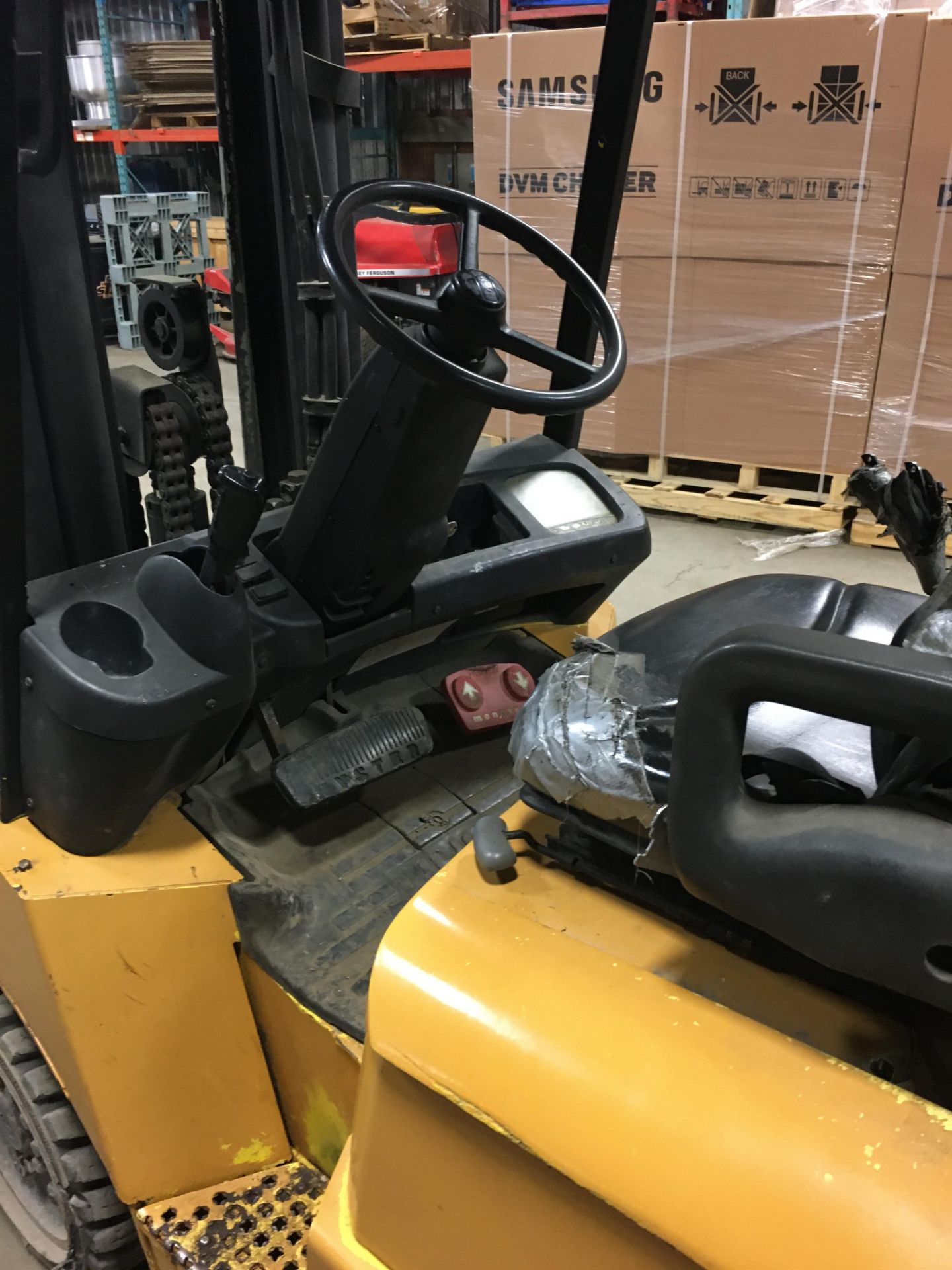 HYSTER PROPANE FORKLIFT, 8000 LBS CAP. (SIDESHIFT NOT FUNCTIONAL, NEEDS A REEL AND 2 HOSES) - Bild 3 aus 4