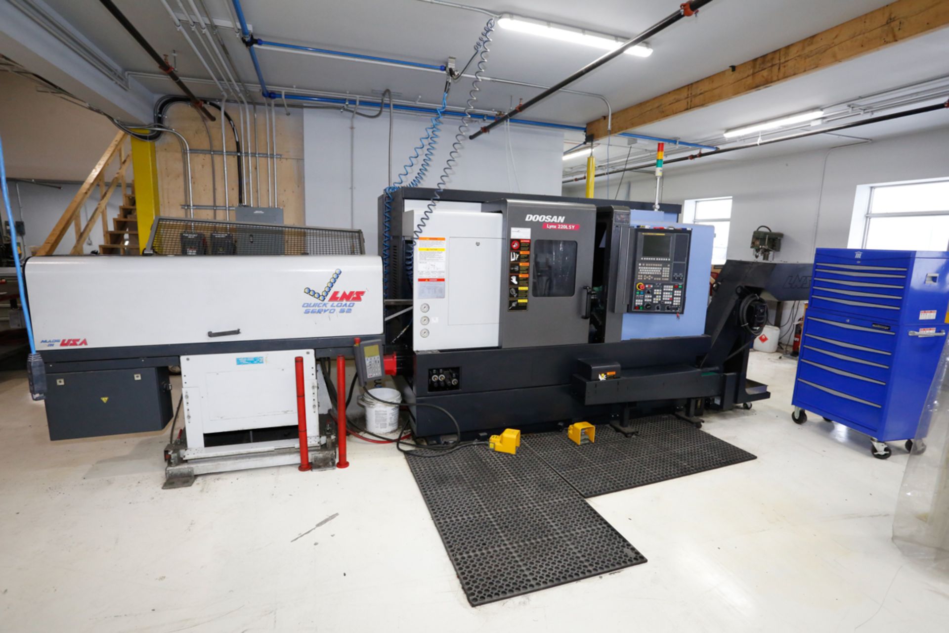 (2014) DOOSAN CNC TURNING CENTER MOD. LYNX 220LSYA, 6" & 5" CHUCK, Y-AXIS, 24 ATC, C/W (6) LIVE - Image 2 of 22