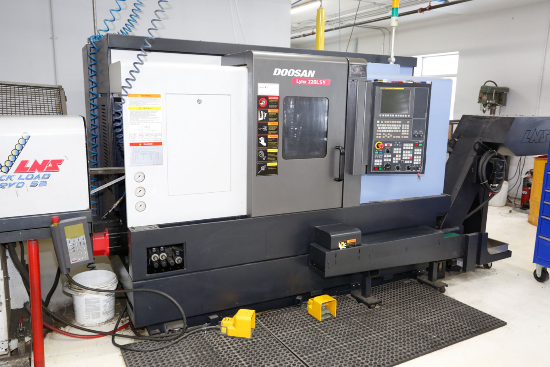 (2014) DOOSAN CNC TURNING CENTER MOD. LYNX 220LSYA, 6" & 5" CHUCK, Y-AXIS, 24 ATC, C/W (6) LIVE