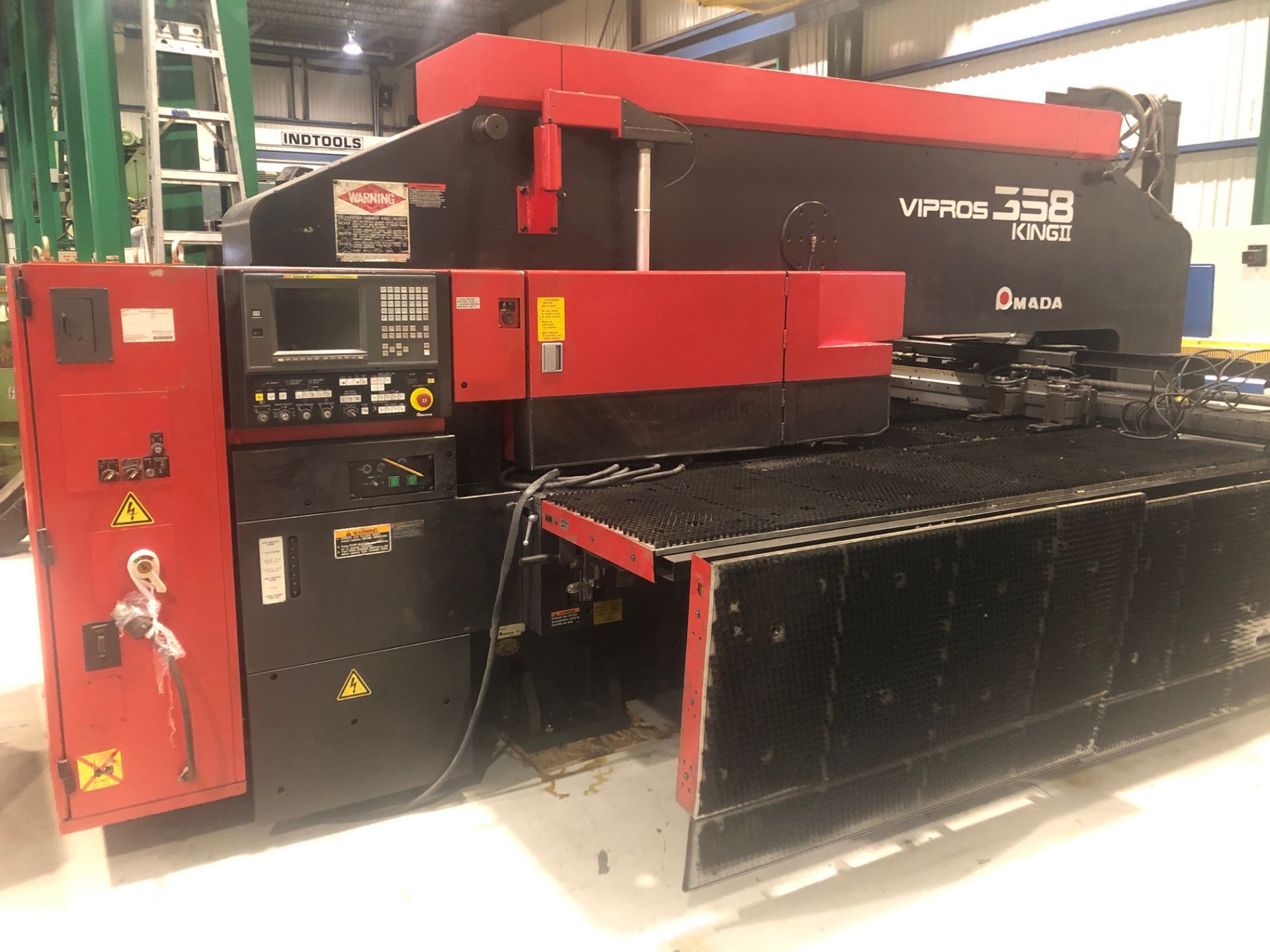 AMADA CNCPUNCH MOD. VIPROS 358 KING II, 30 TONS 58 STATION , S/N: 35840257 (2000) - Image 2 of 7