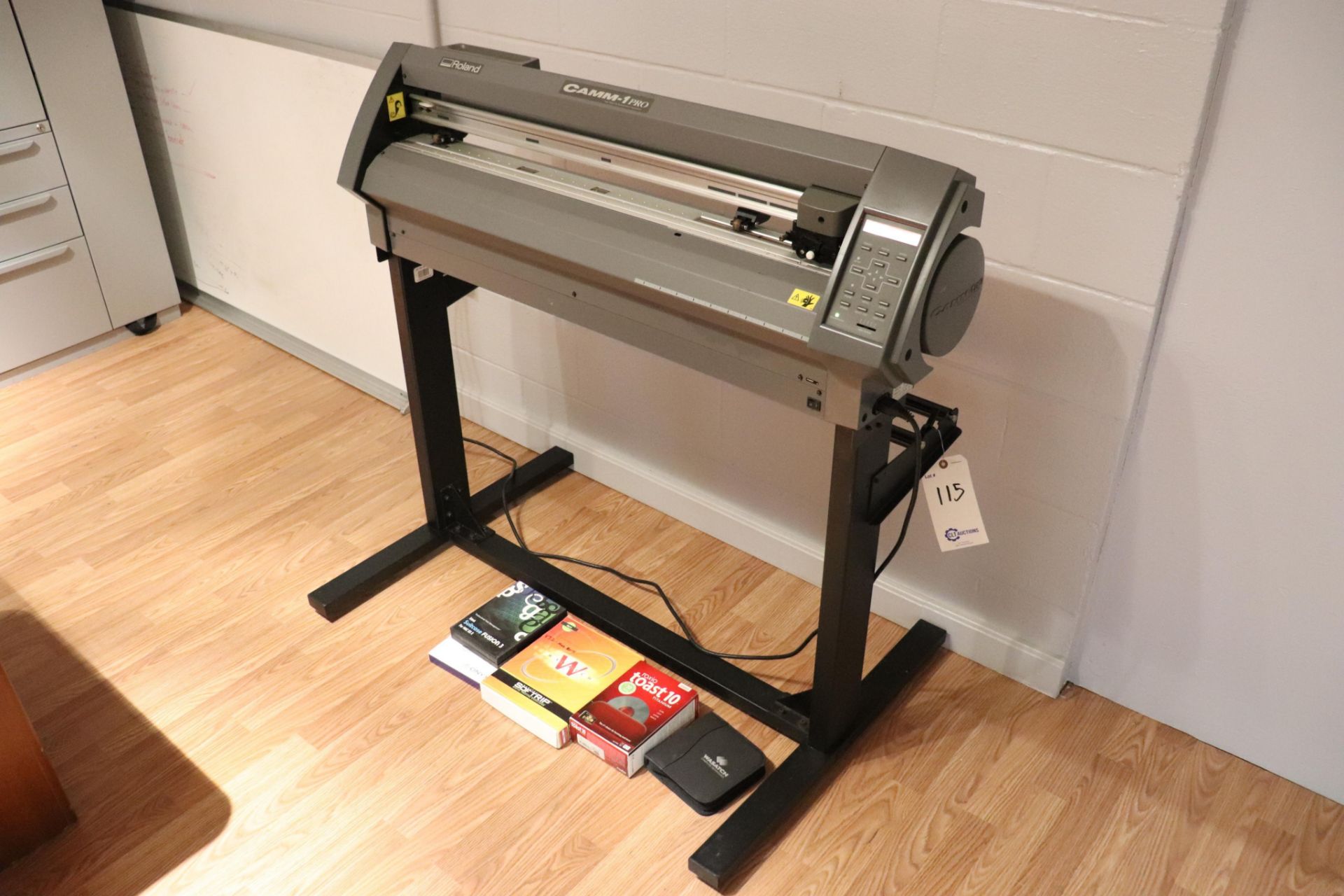 Roland Camm-1 Pro No. CX-300 vinyl cutter