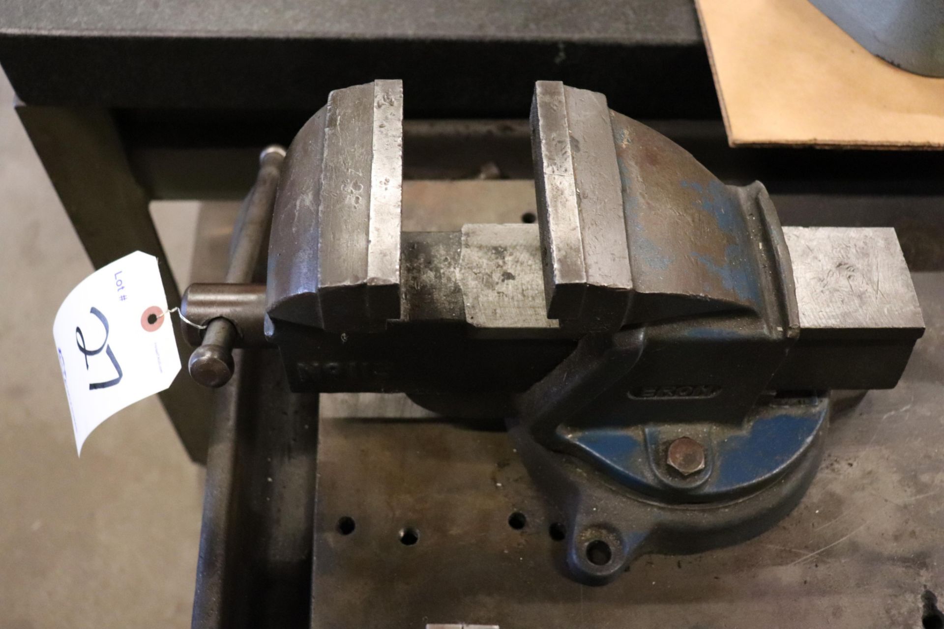 4.5" bench vise - Image 2 of 3