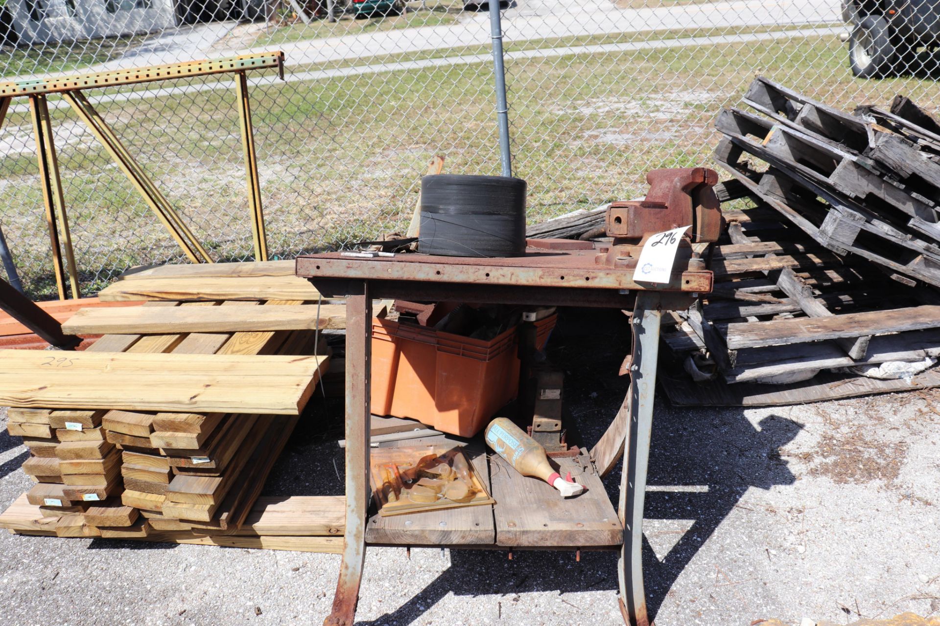 Work bench and vise