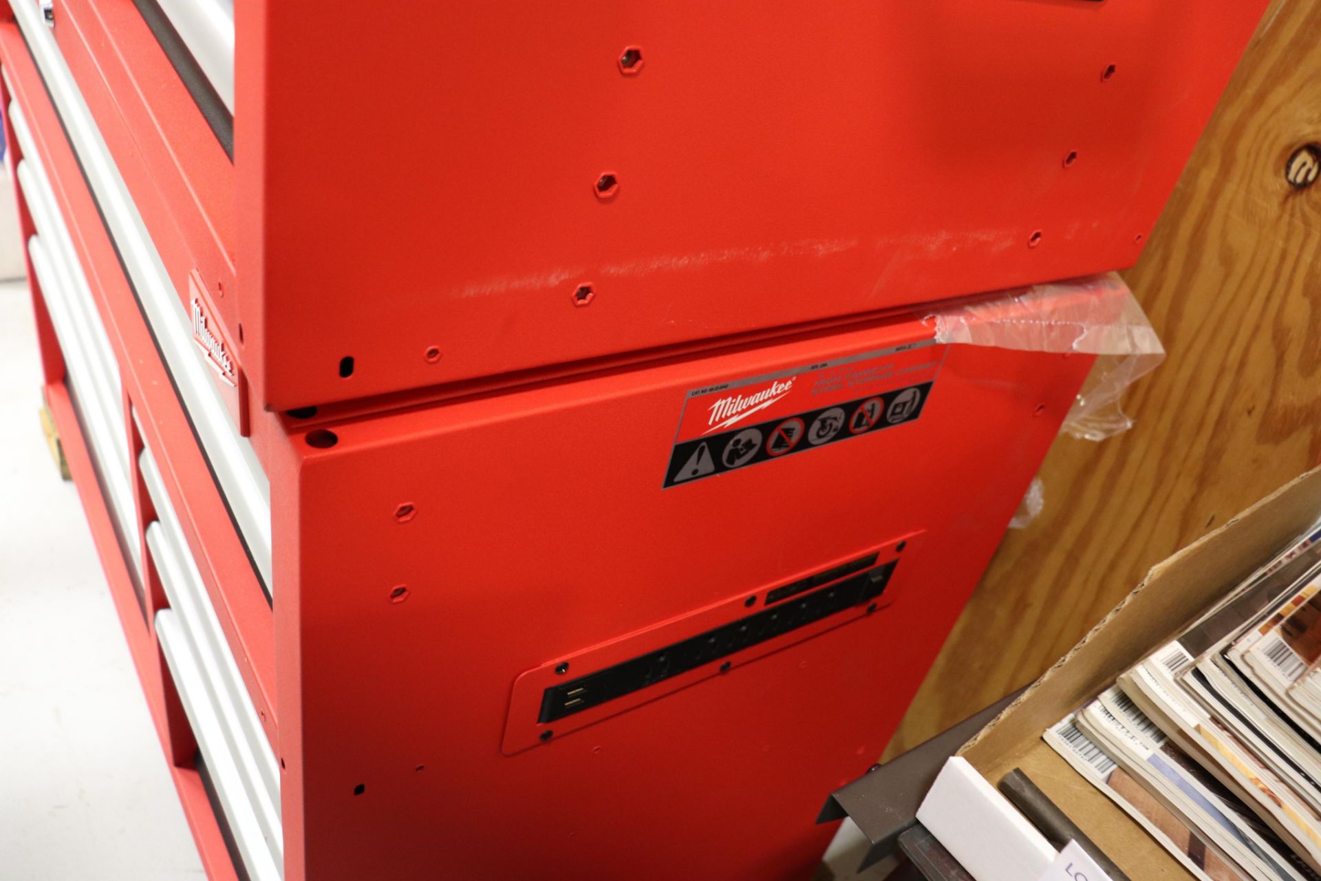 New Milwaukee 46" upper & lower tool chest - Image 4 of 8