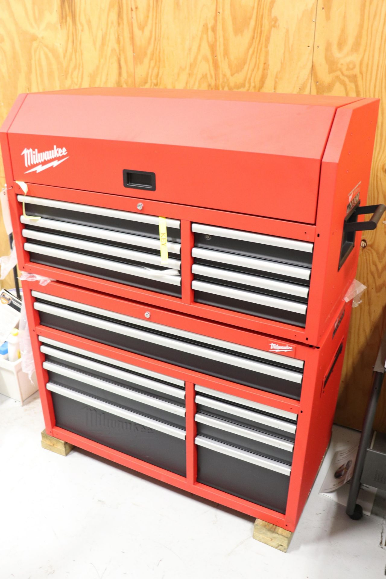 New Milwaukee 46" upper & lower tool chest - Image 6 of 8