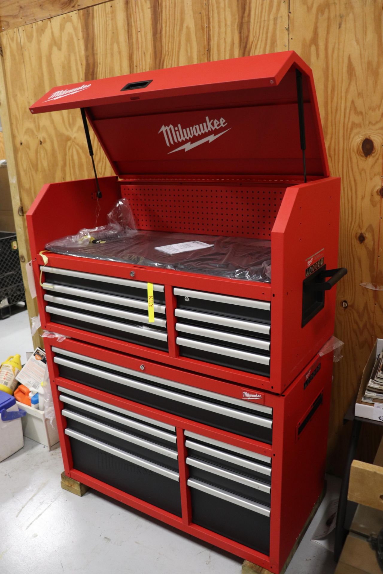 New Milwaukee 46" upper & lower tool chest - Image 2 of 8