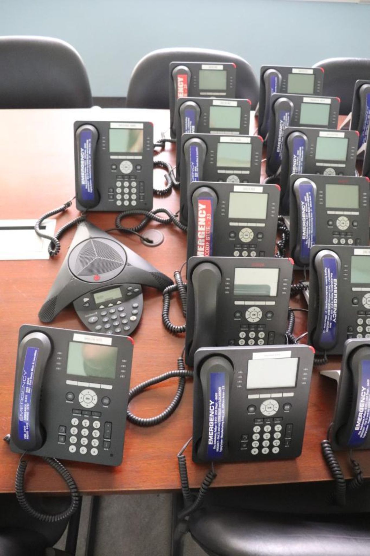 Avaya 9608 IP phones - Image 3 of 7