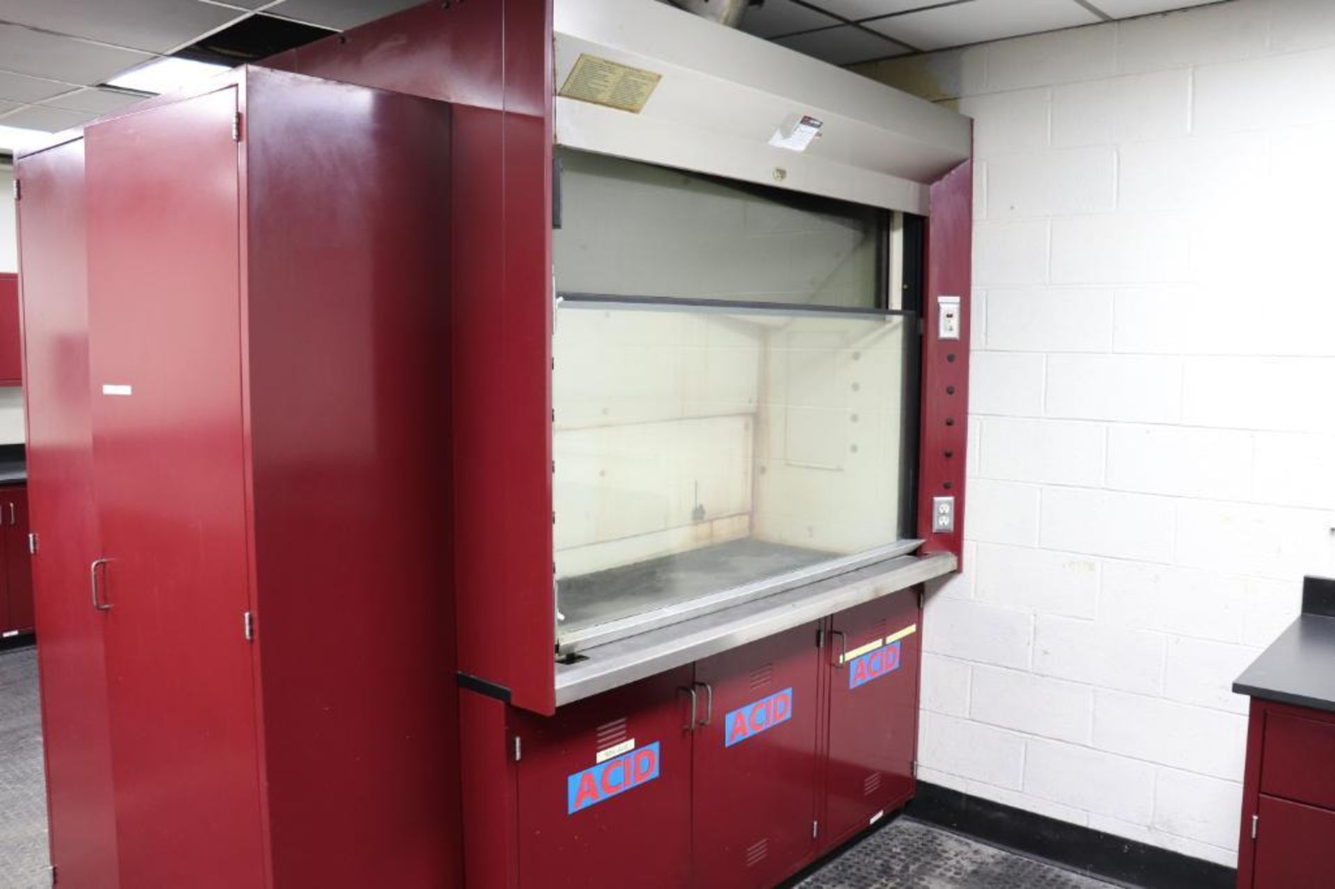 Laboratory exhaust fume hood