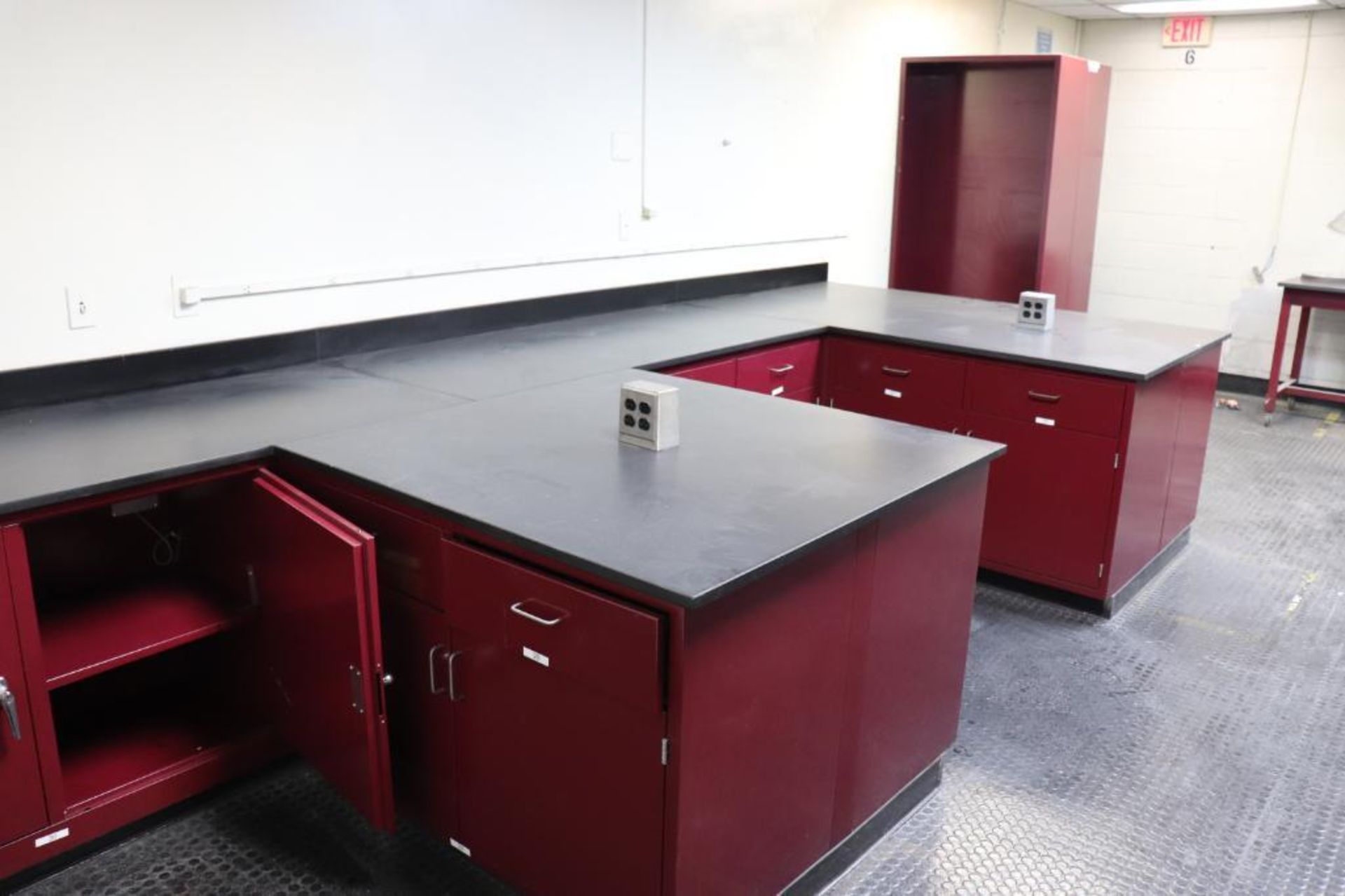 Laboratory cabinets and counters - Image 4 of 15