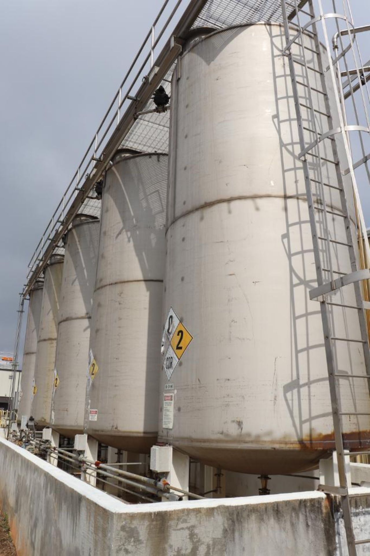 Stainless tank farm including 5 tanks and all components. - Image 8 of 16