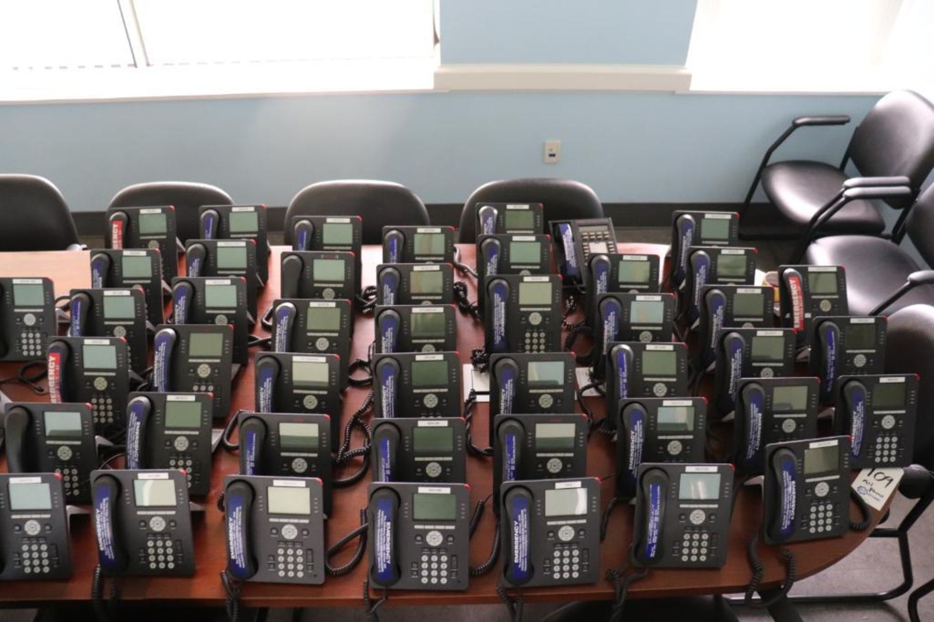 Avaya 9608 IP phones - Image 2 of 7