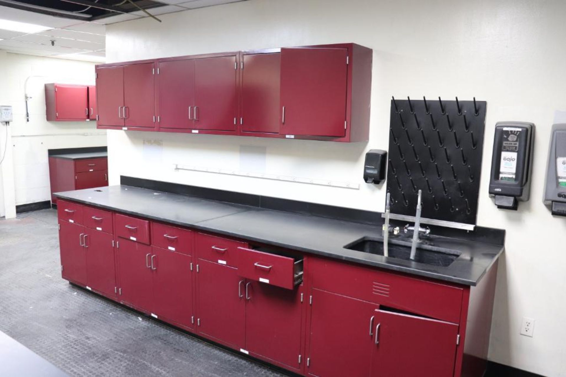 Laboratory cabinets and counters - Image 5 of 15