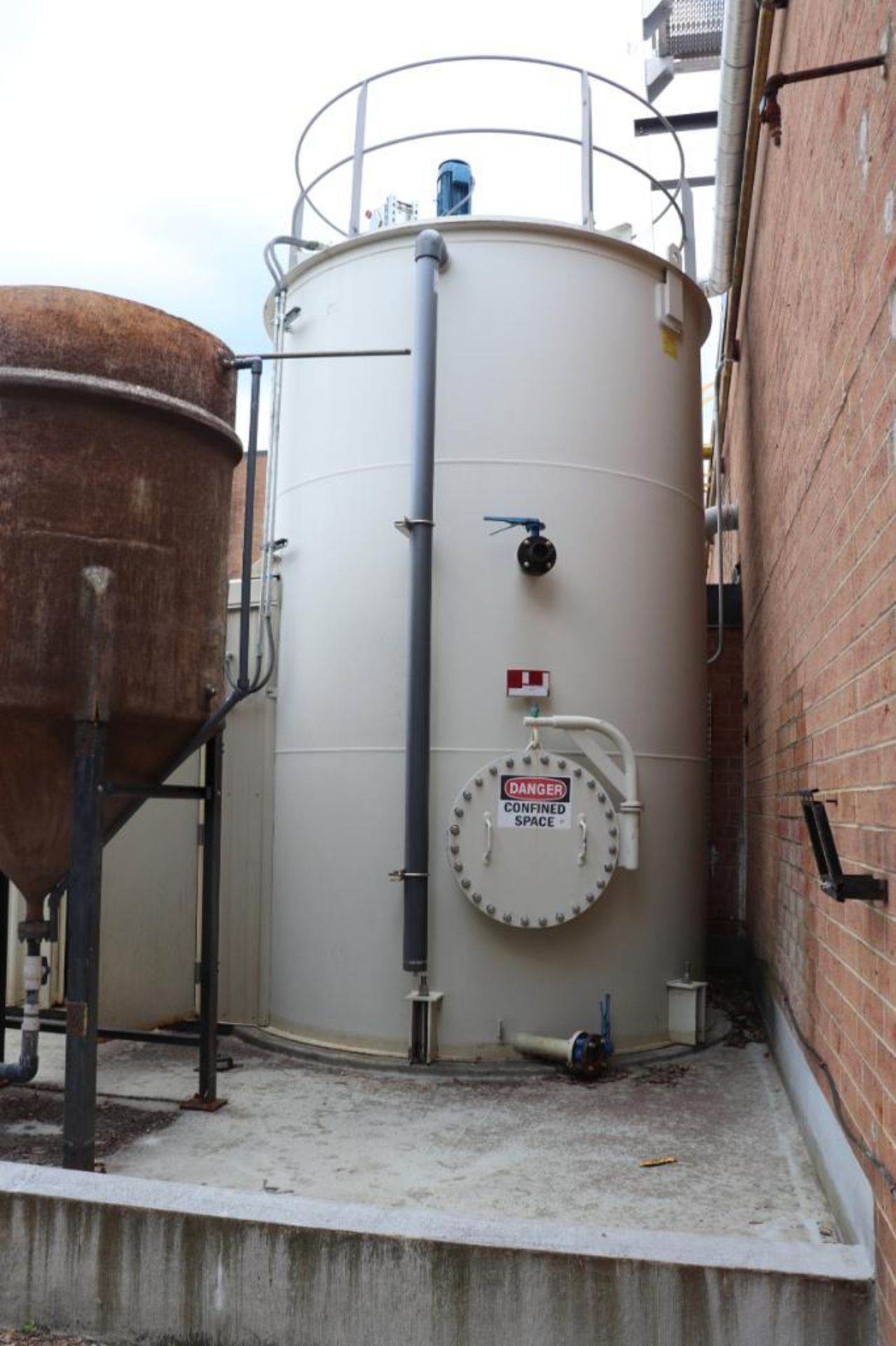 Kennedy 6,662 Gal 9' x 14' Tank w/ controls & Mixer (2015) - Image 3 of 12