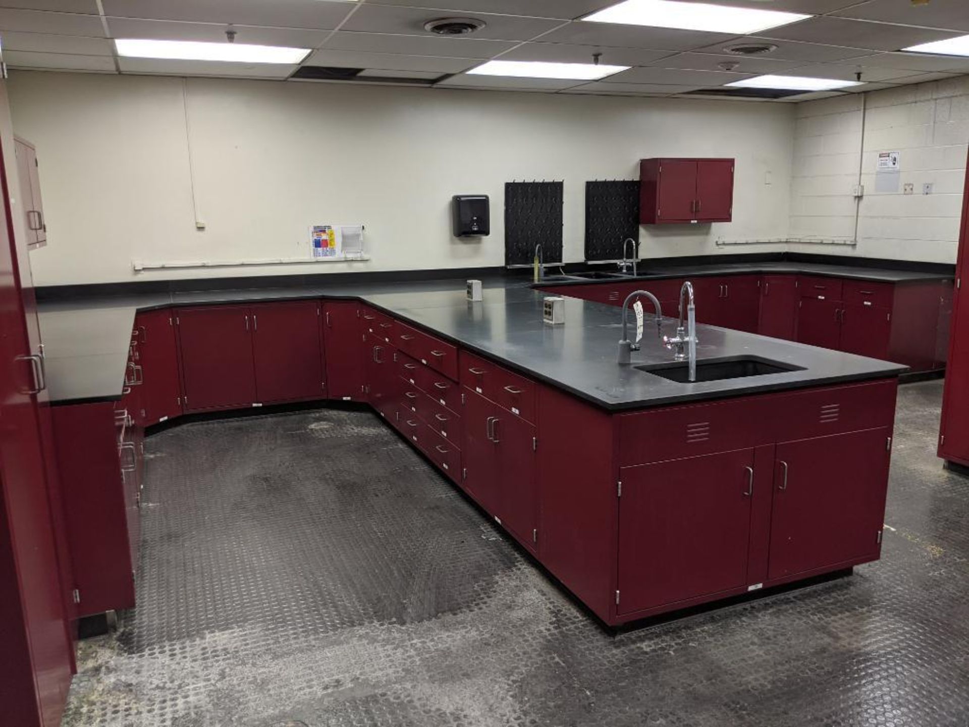 Laboratory cabinets and counters - Image 2 of 15