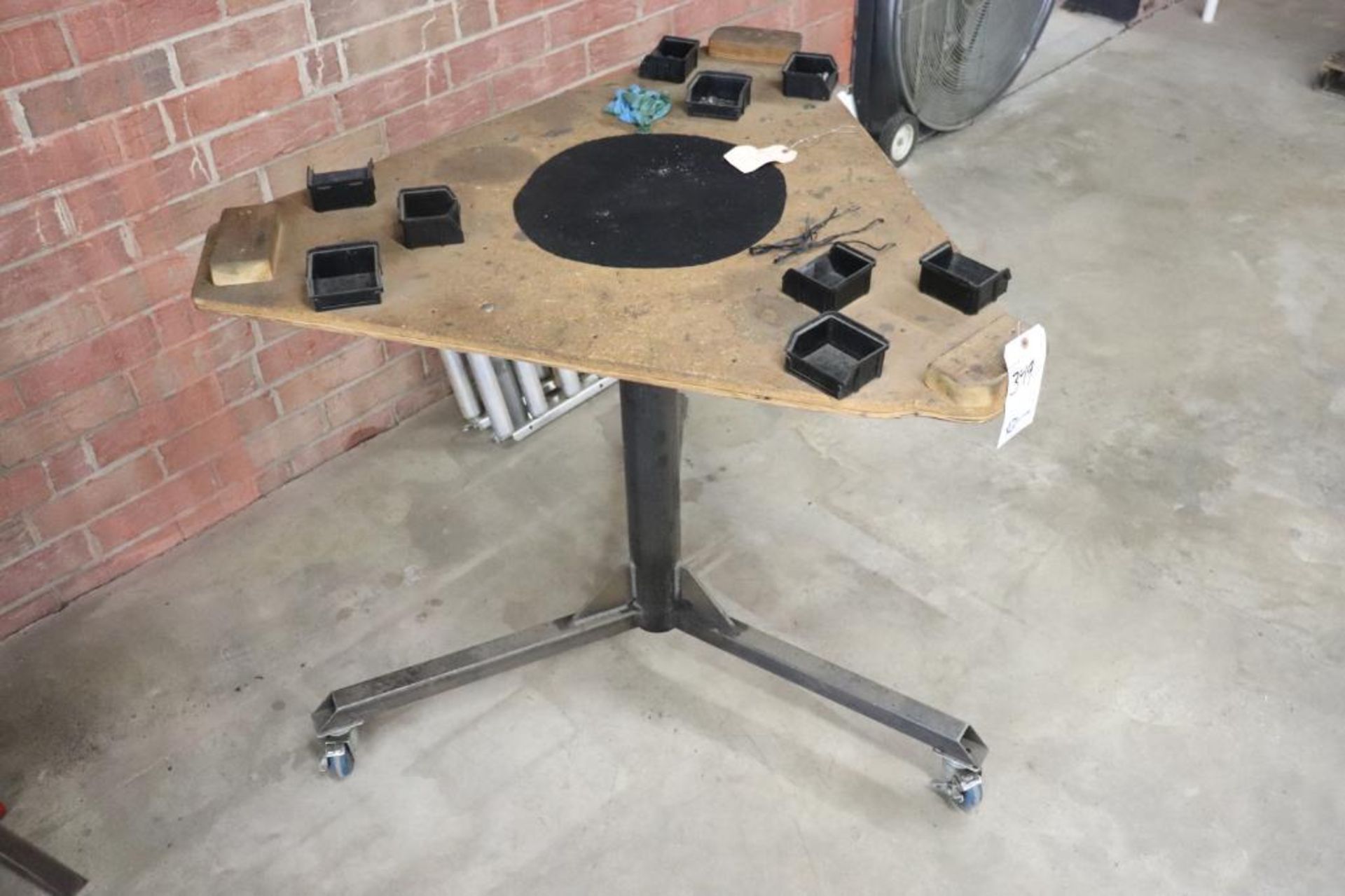 Rolling swivel table - Image 2 of 2