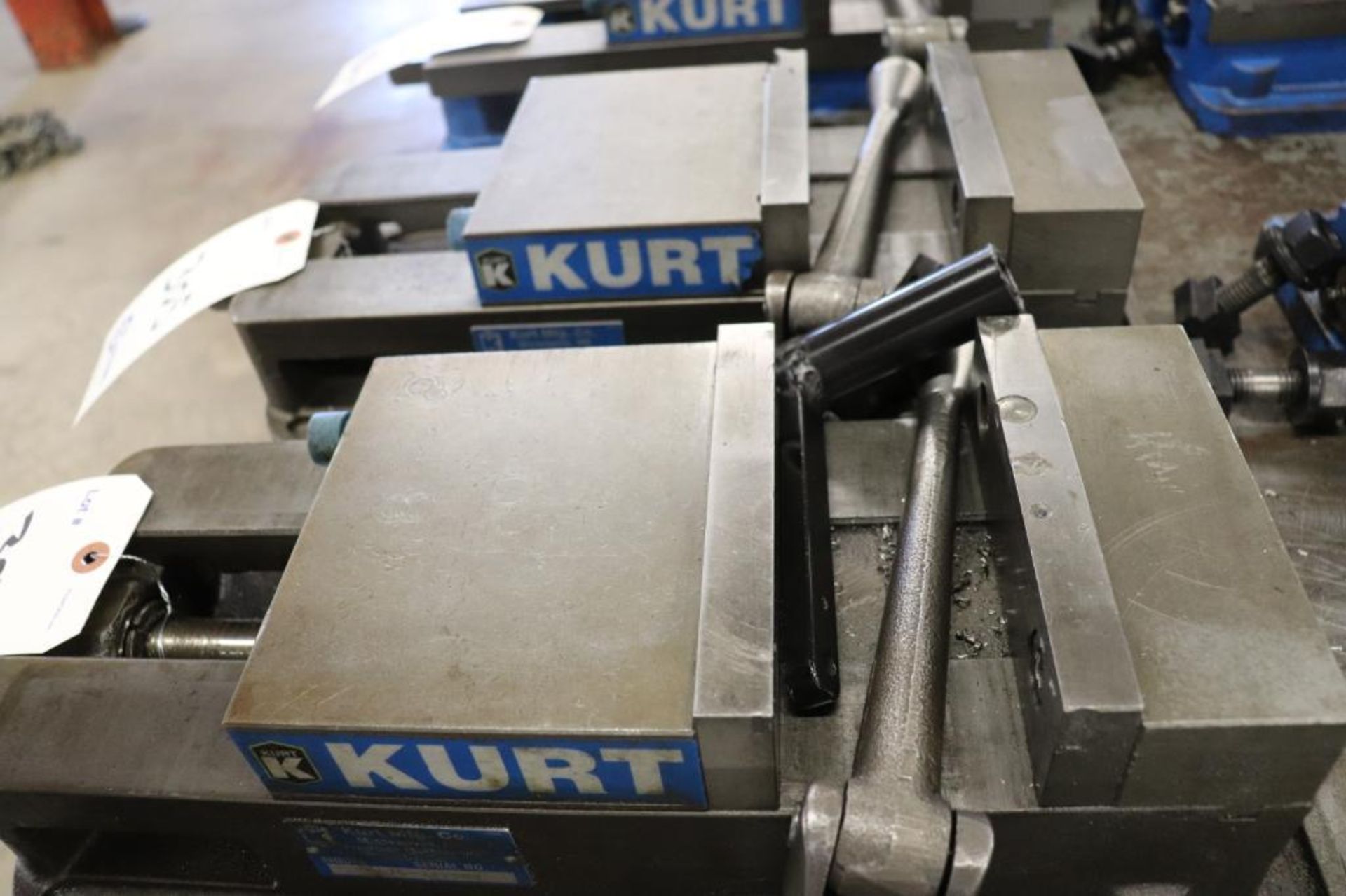 Kurt D675 6" milling vise pair, consecutive serial numbers - Image 4 of 6