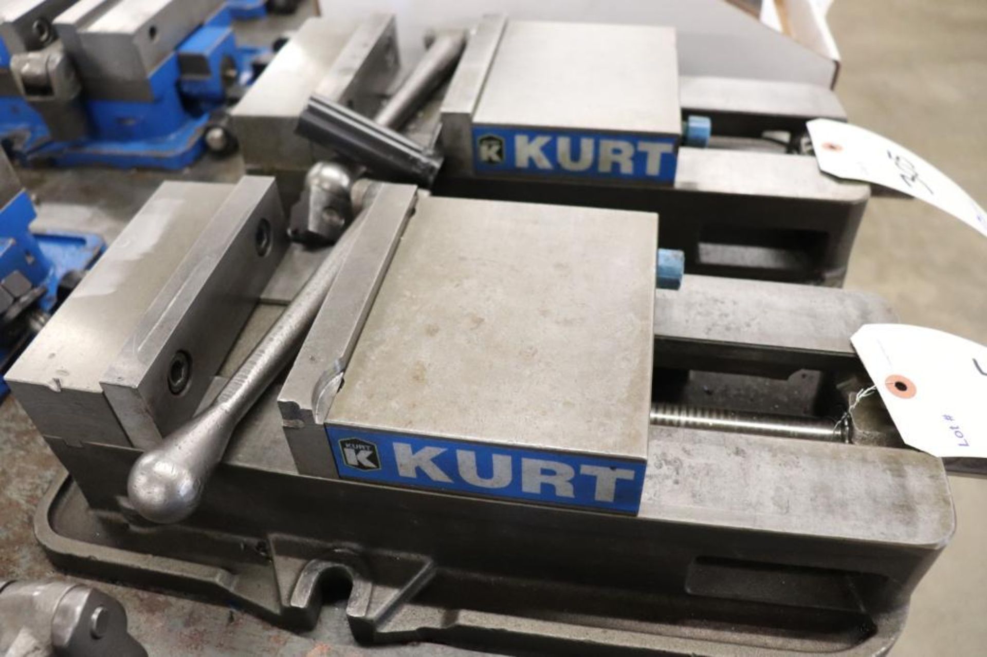 Kurt D675 6" milling vise pair, consecutive serial numbers - Image 3 of 6