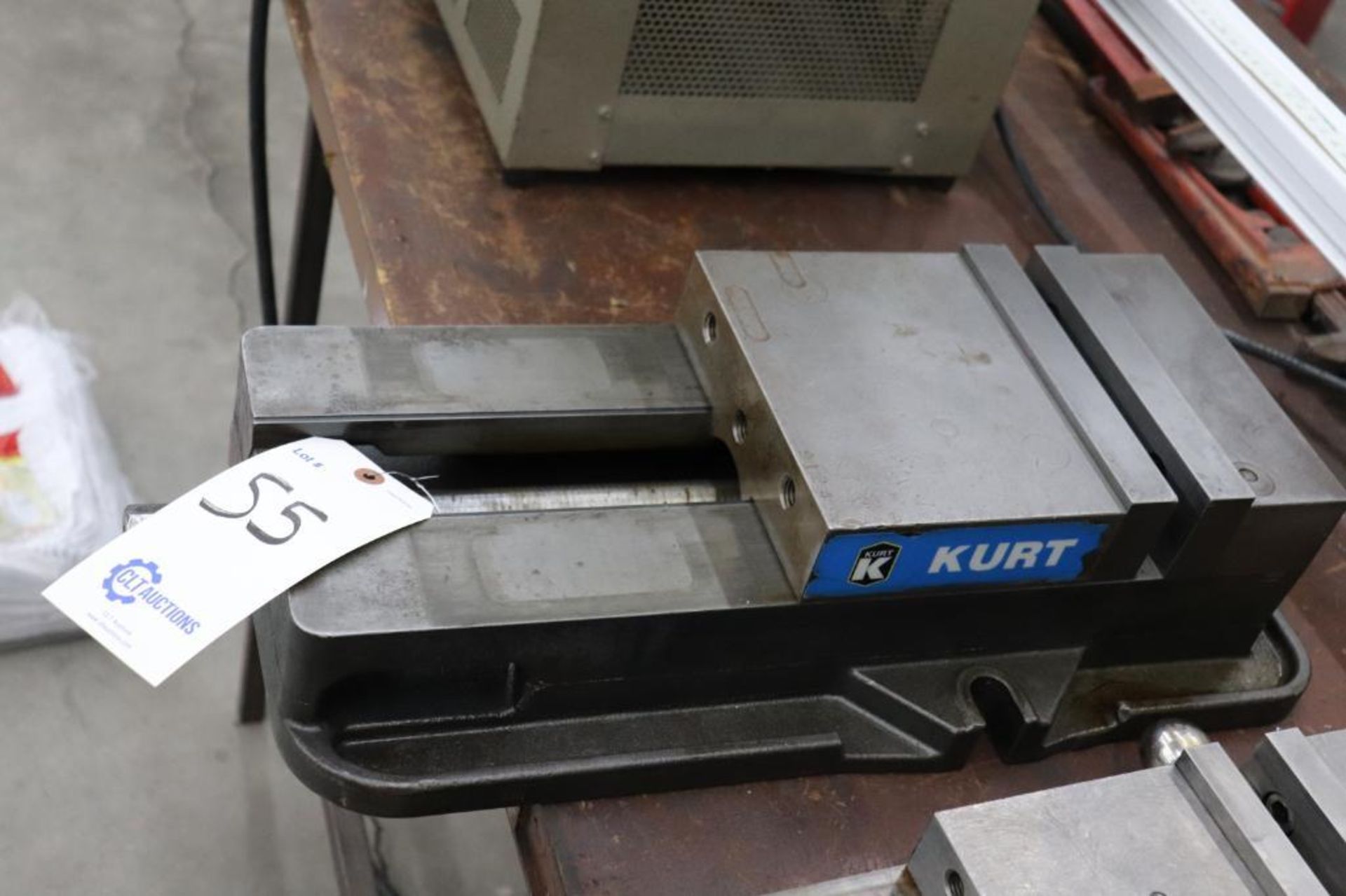 Kurt 8" milling machine vise