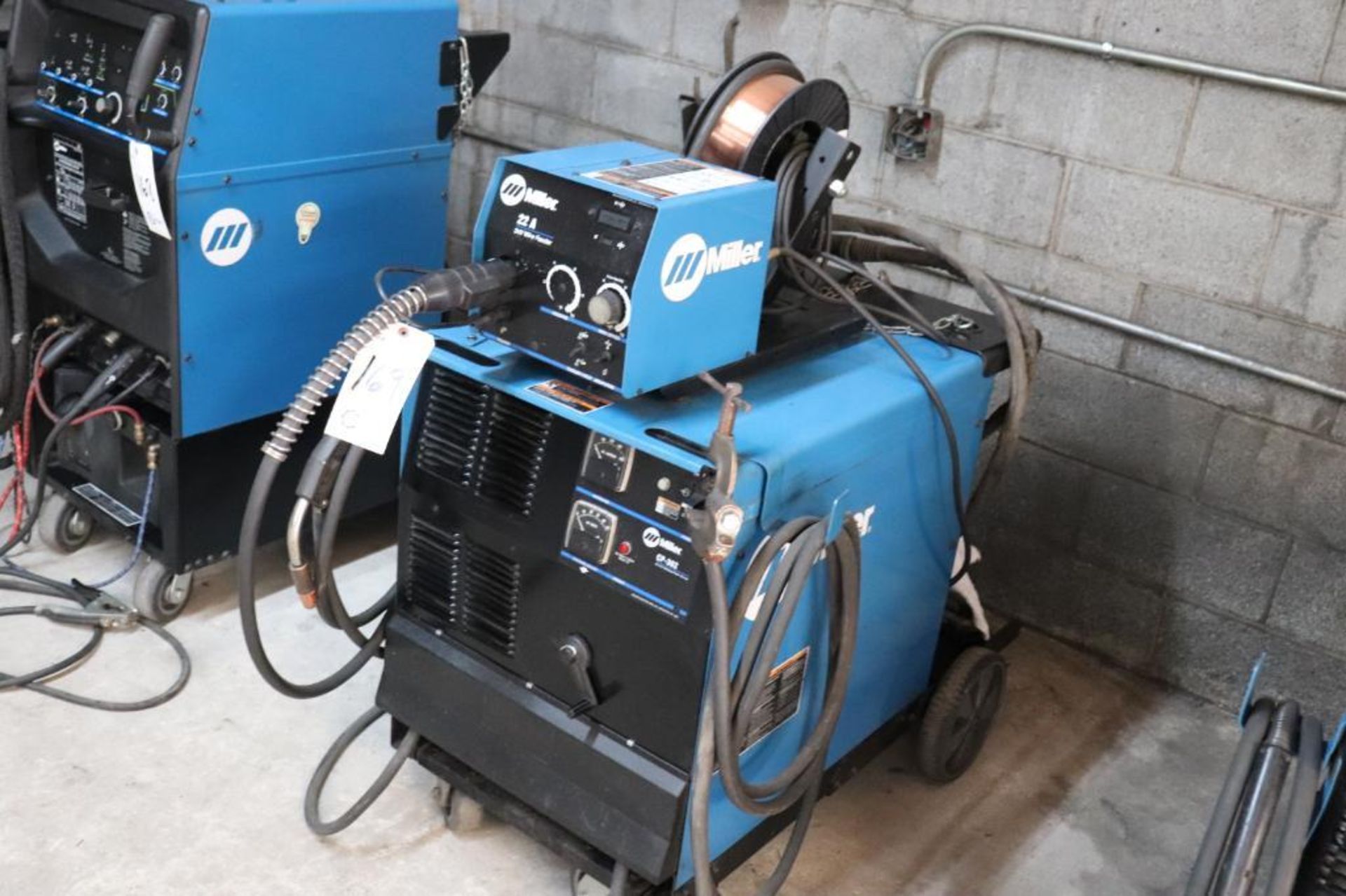 Miller 903786018 CP-302 MIG Welder w/ 22A feeder - Image 2 of 8