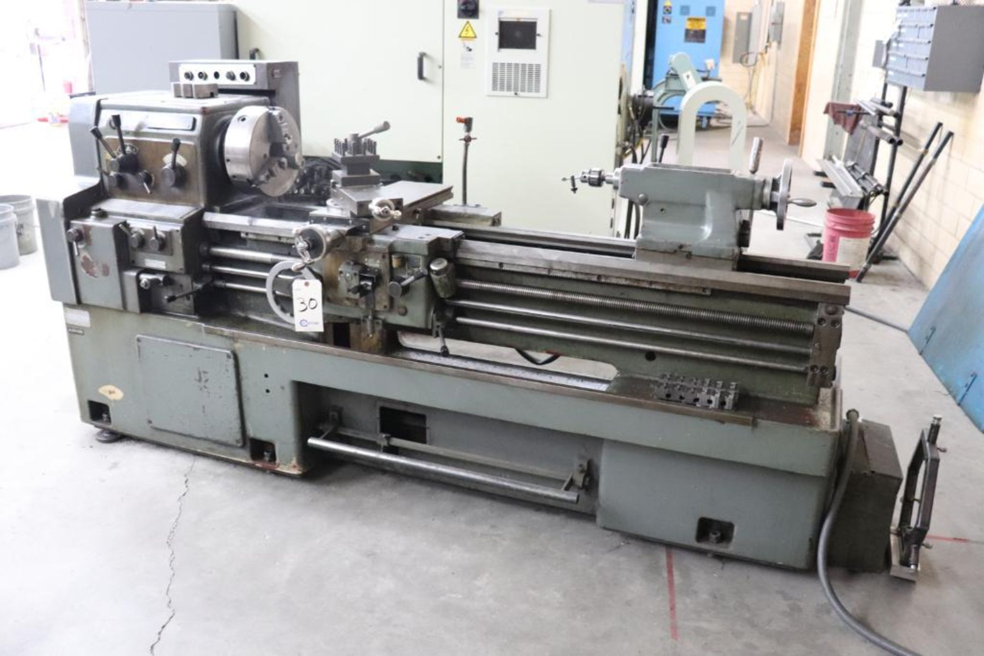 Whacheon 17" x 59" Engine Lathe