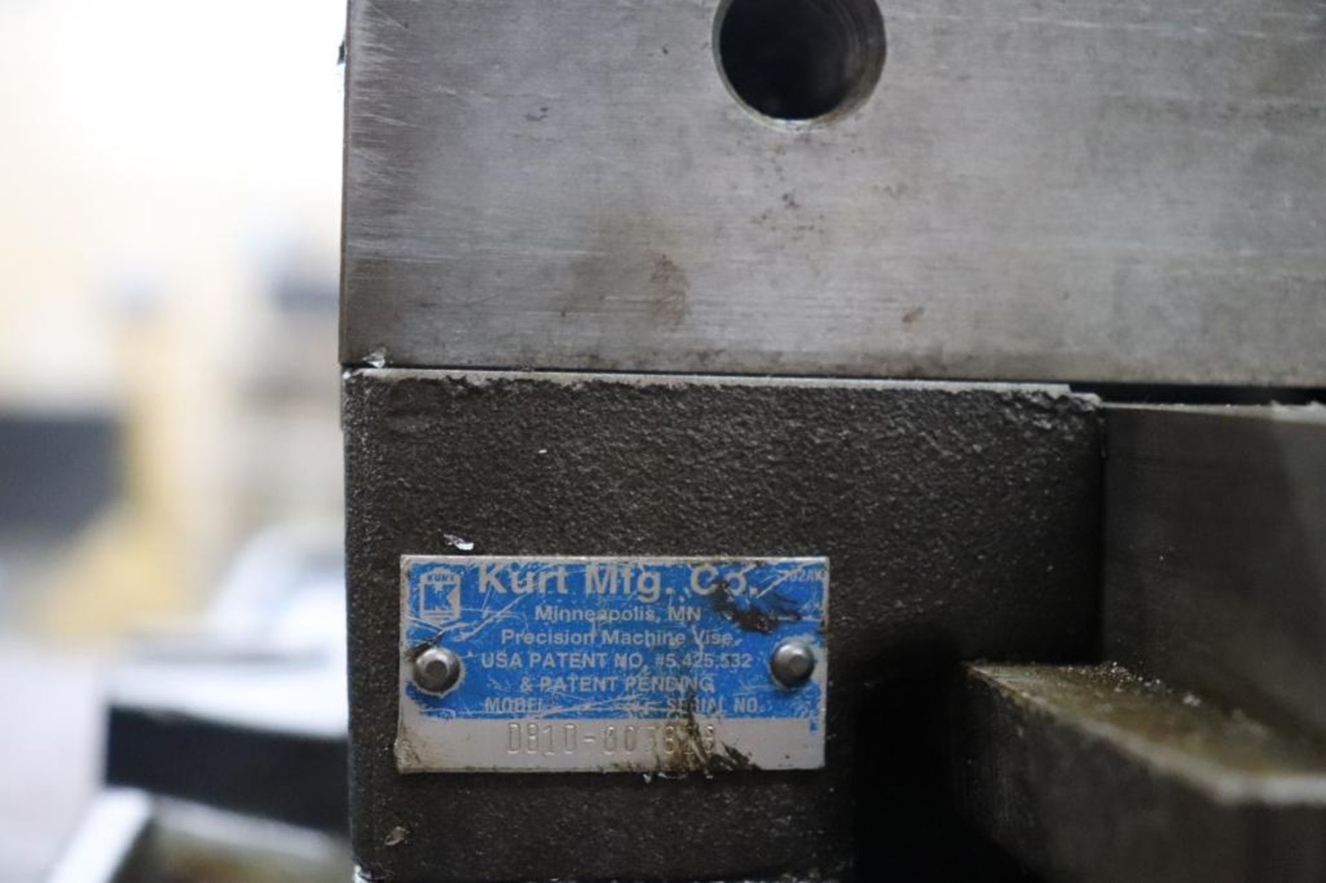 Kurt 8" milling machine vise - Image 7 of 7