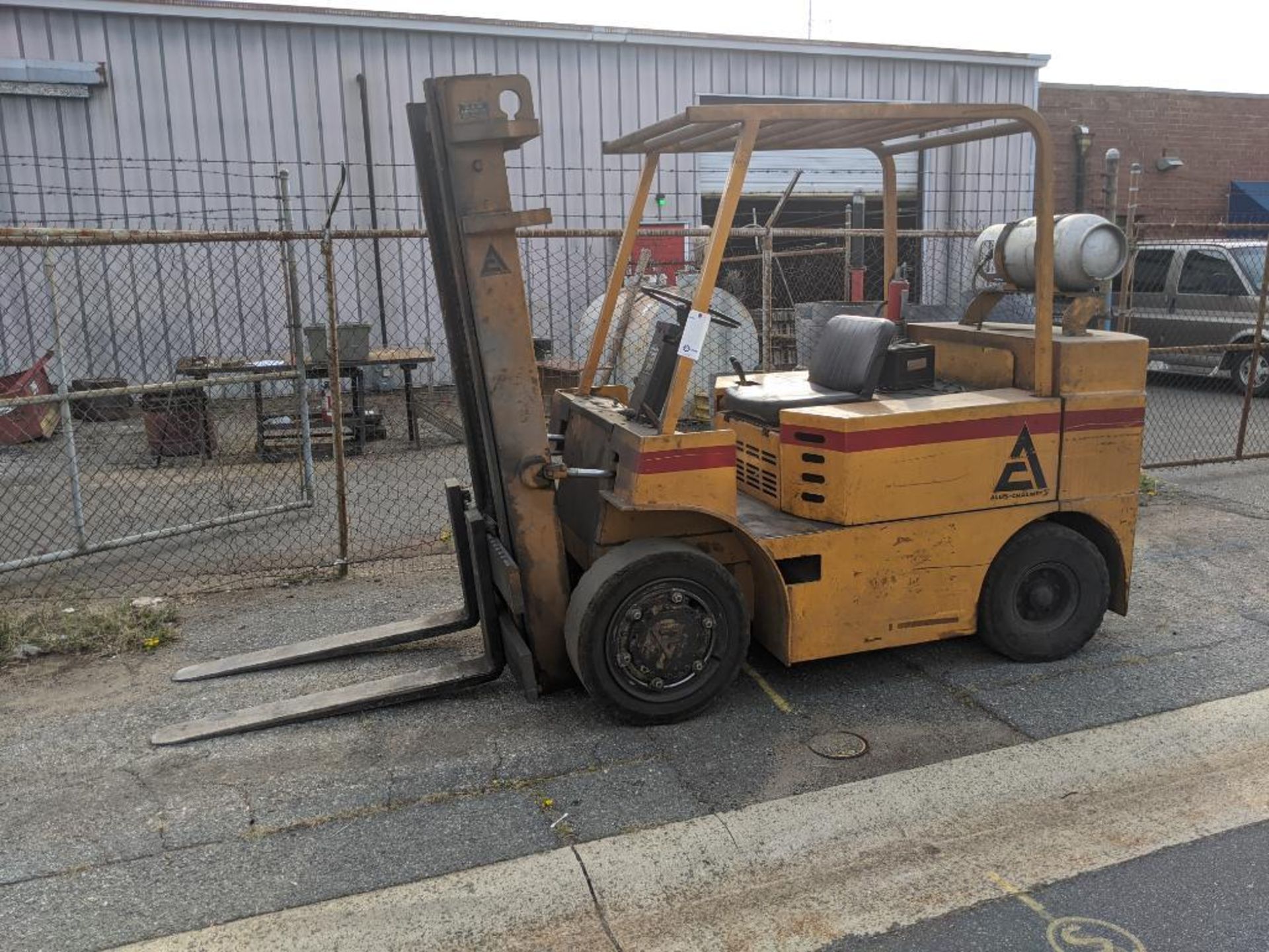 Allis Chamers ACP 70 PS Single 7K pneumatic tire forklift - Image 2 of 11