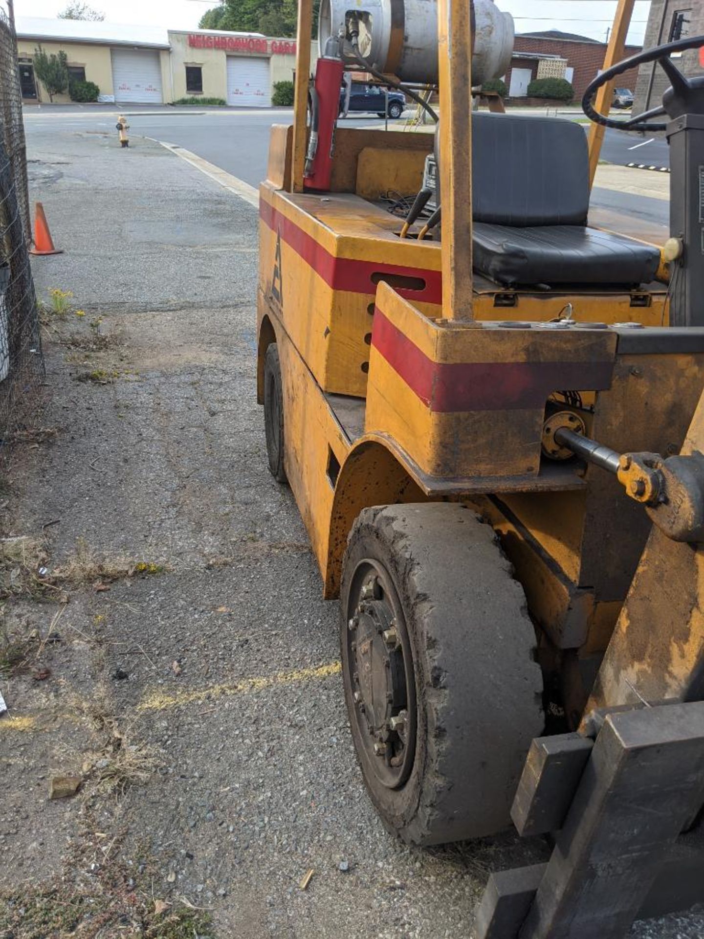 Allis Chamers ACP 70 PS Single 7K pneumatic tire forklift - Image 8 of 11