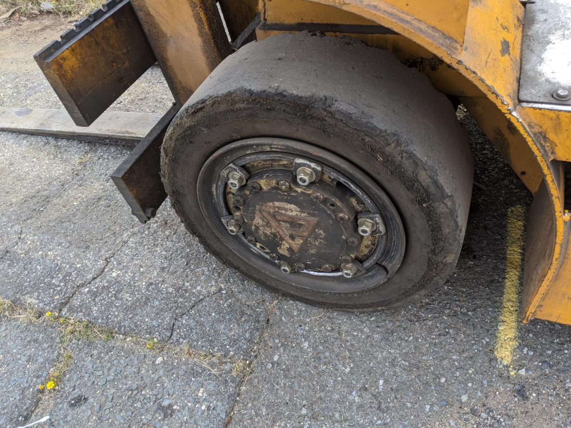 Allis Chamers ACP 70 PS Single 7K pneumatic tire forklift - Image 5 of 11