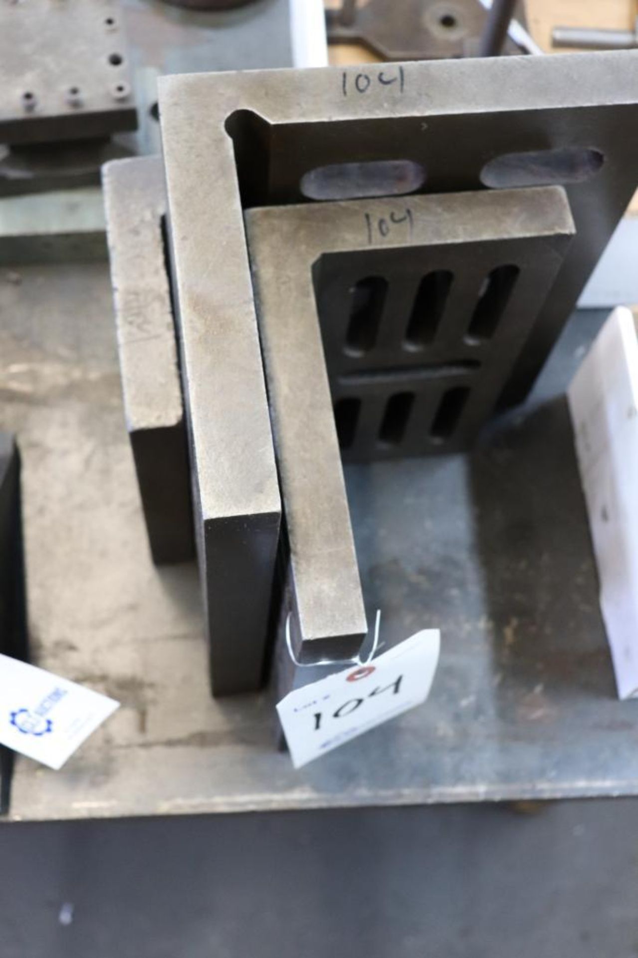 Right angle plates - Image 2 of 5