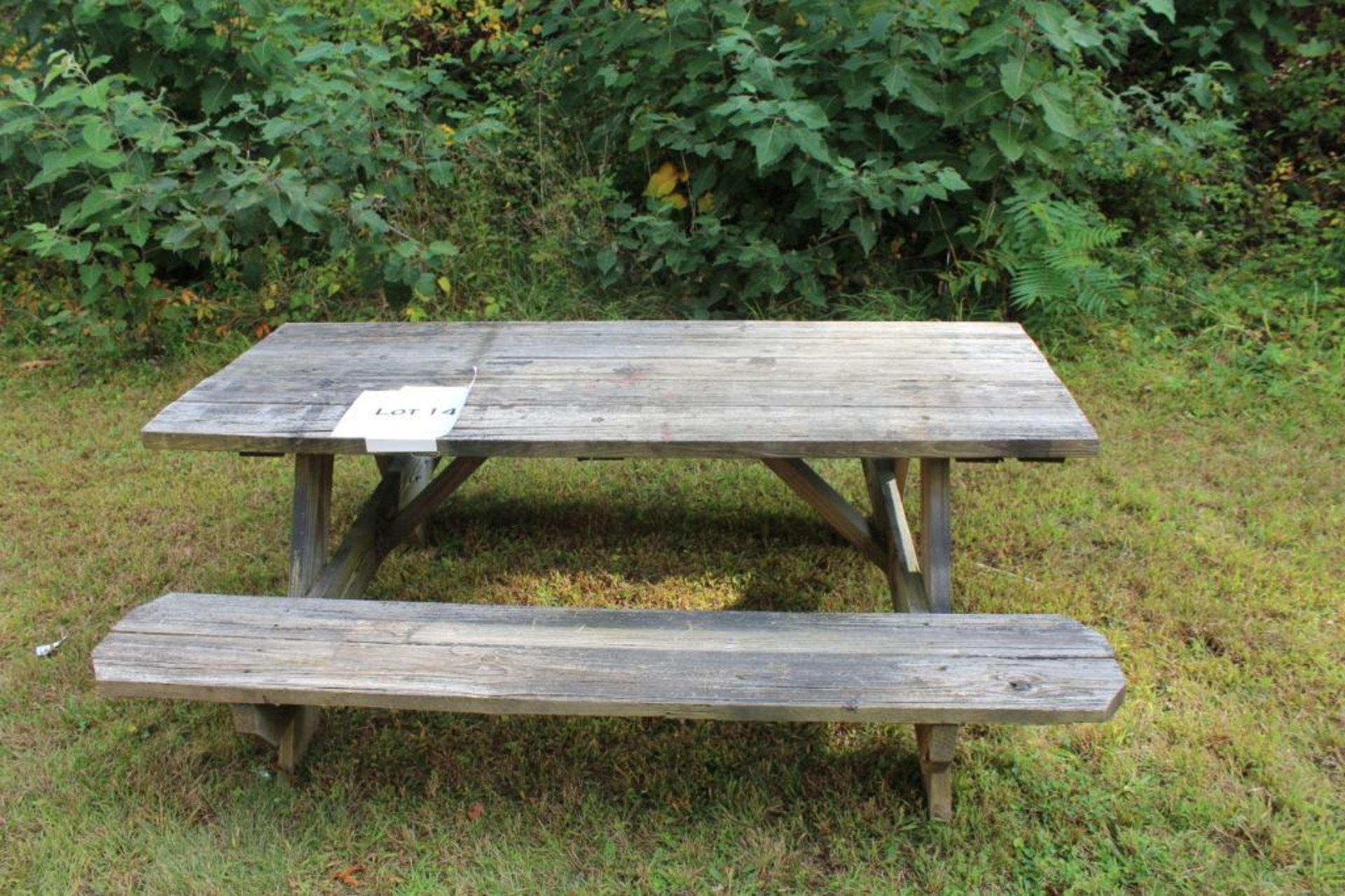 Picnic table w/ pond accessories - Image 6 of 6