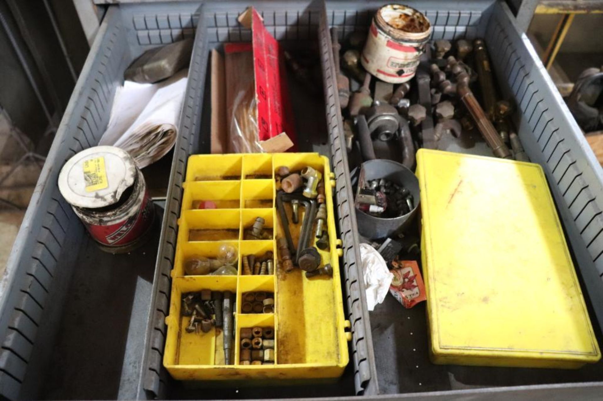 Tooling cabinet w/ welding accessories - Image 5 of 8