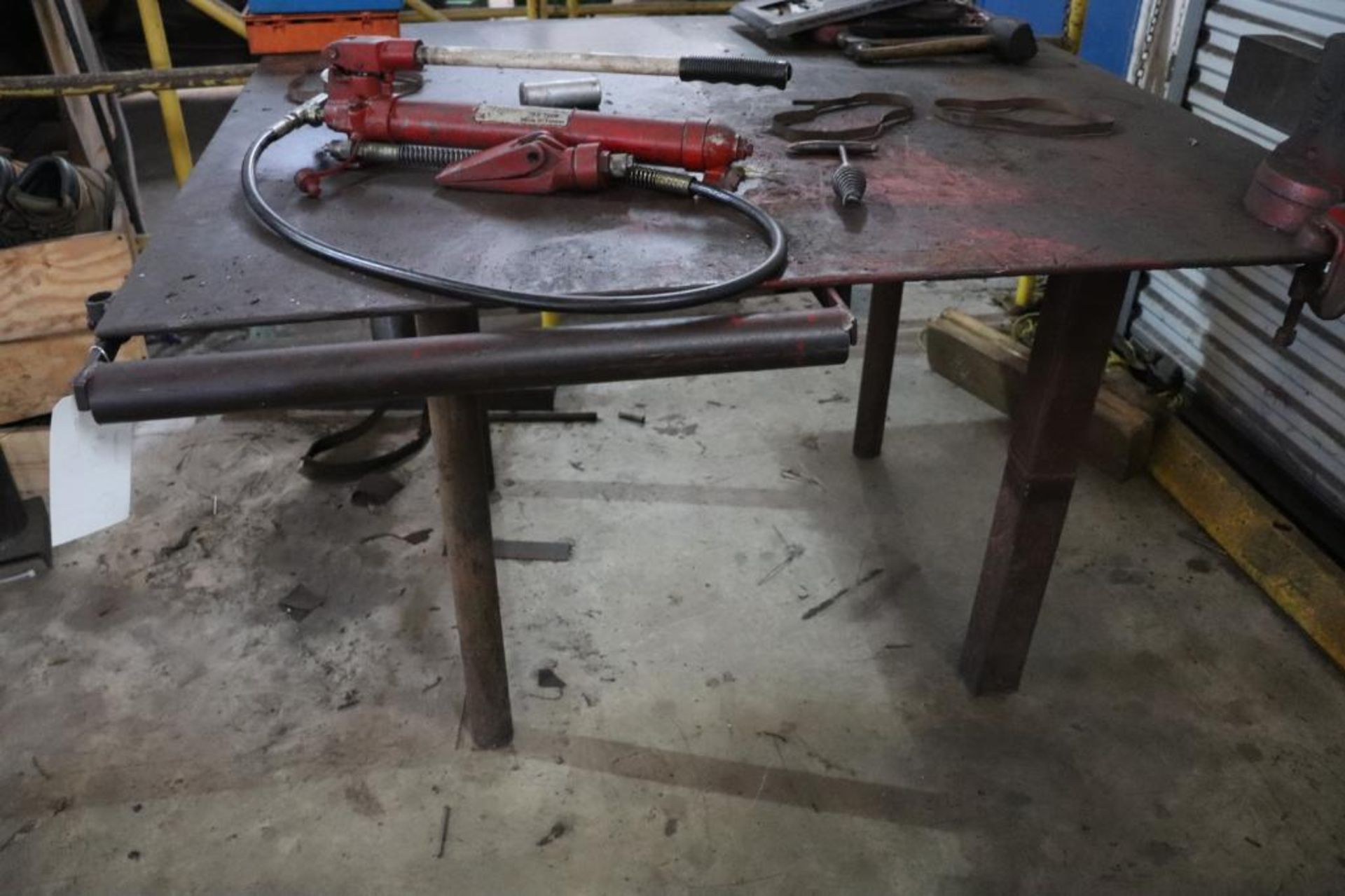 Welding table w/ vise - Image 3 of 5