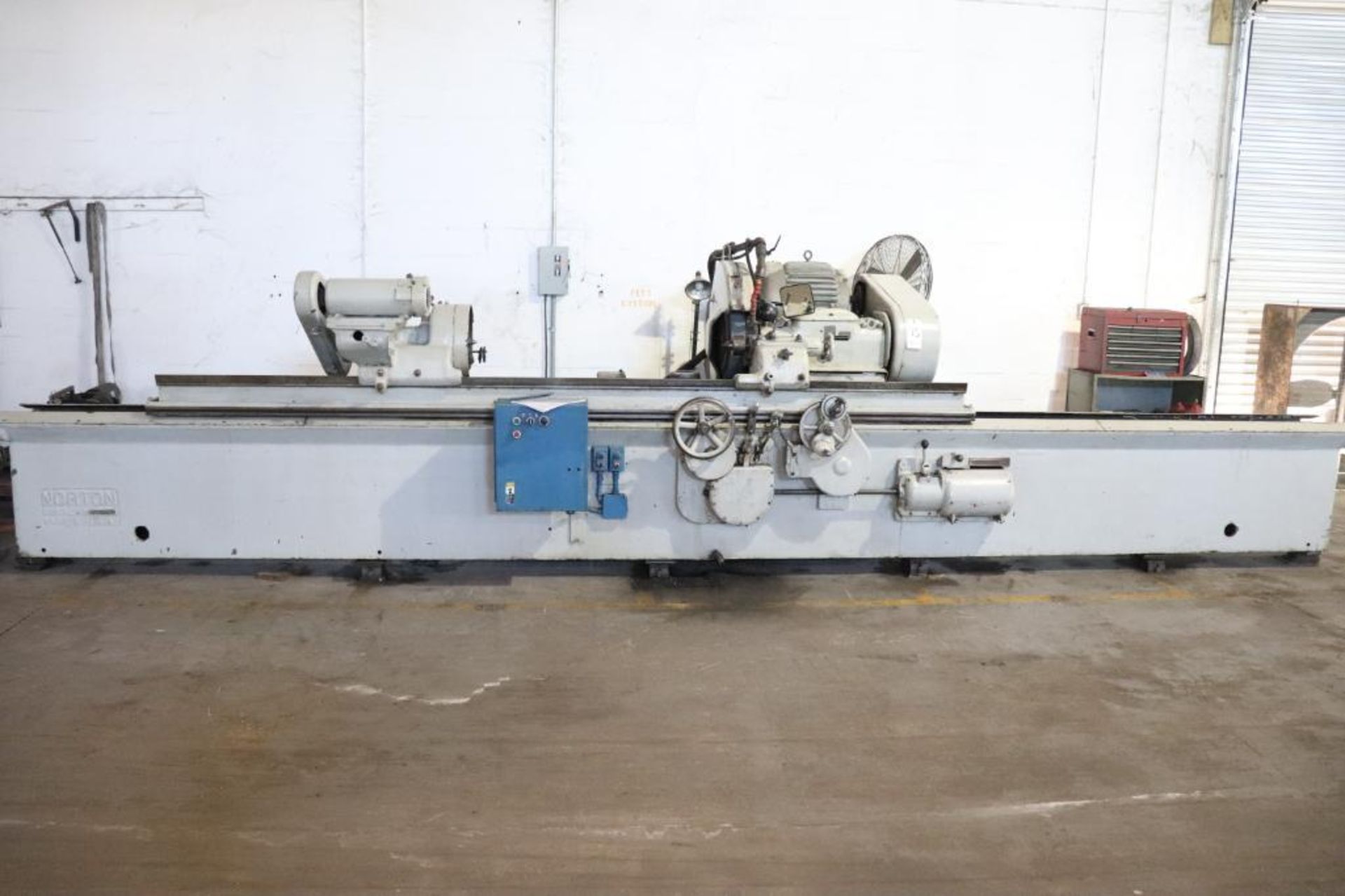 Norton 16" x 118" Cylindrical grinder - Image 2 of 19