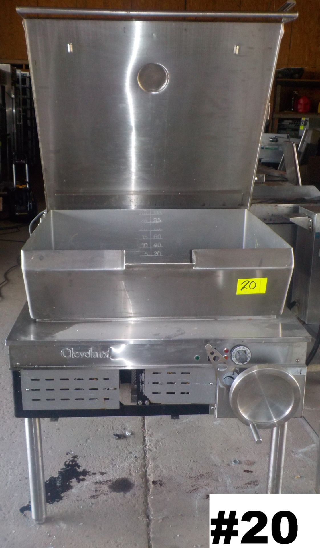 CLEVELAND TILTING SKILLET, MODEL SEL 30B, 1PH, 208V