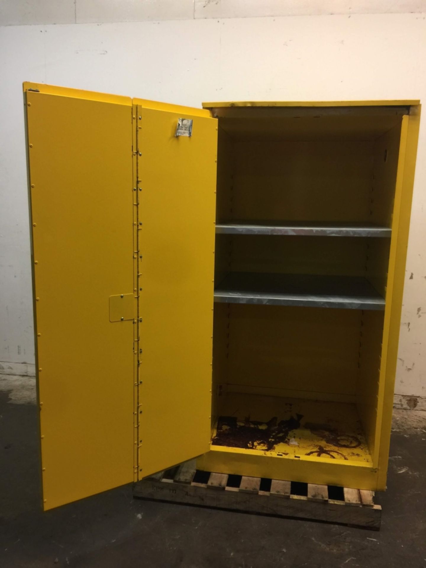 Sandusky Lee SC600F Flammable Safety Cabinet - Image 7 of 10