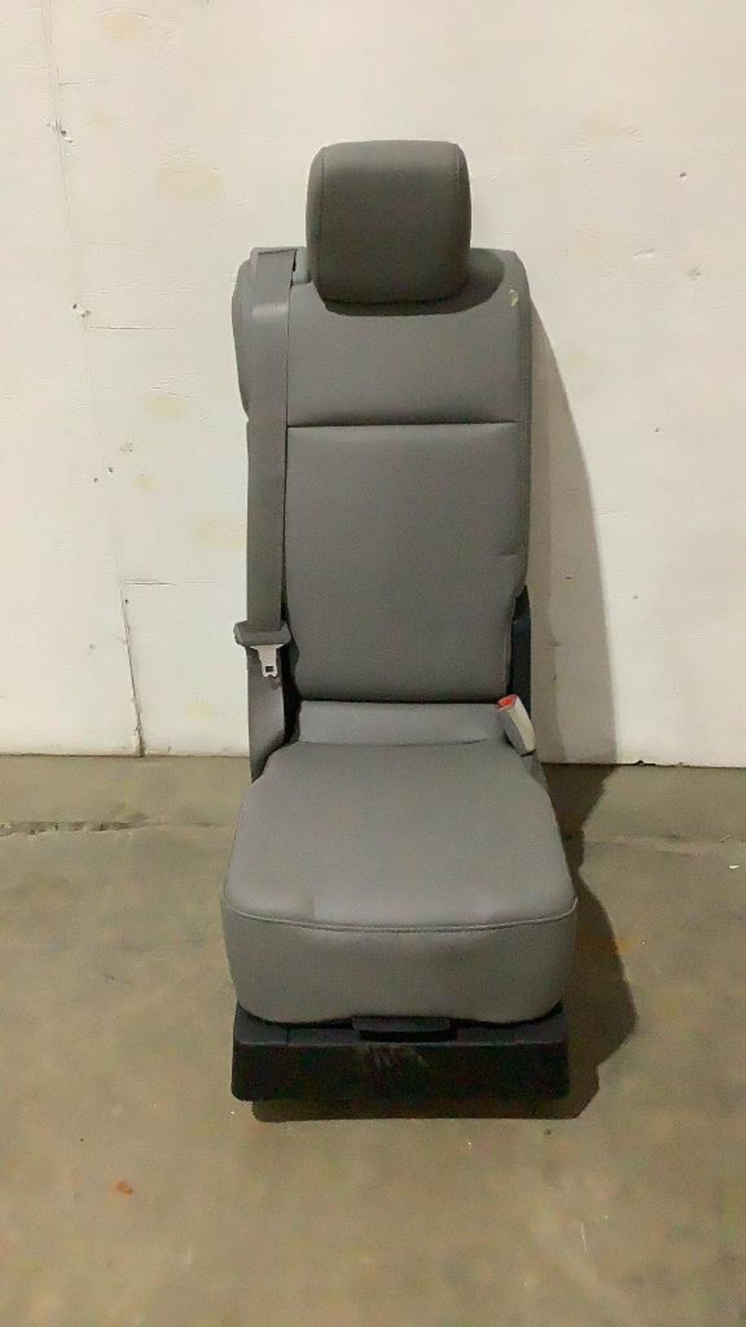 2020 Ford F-150 Front Middle Seat