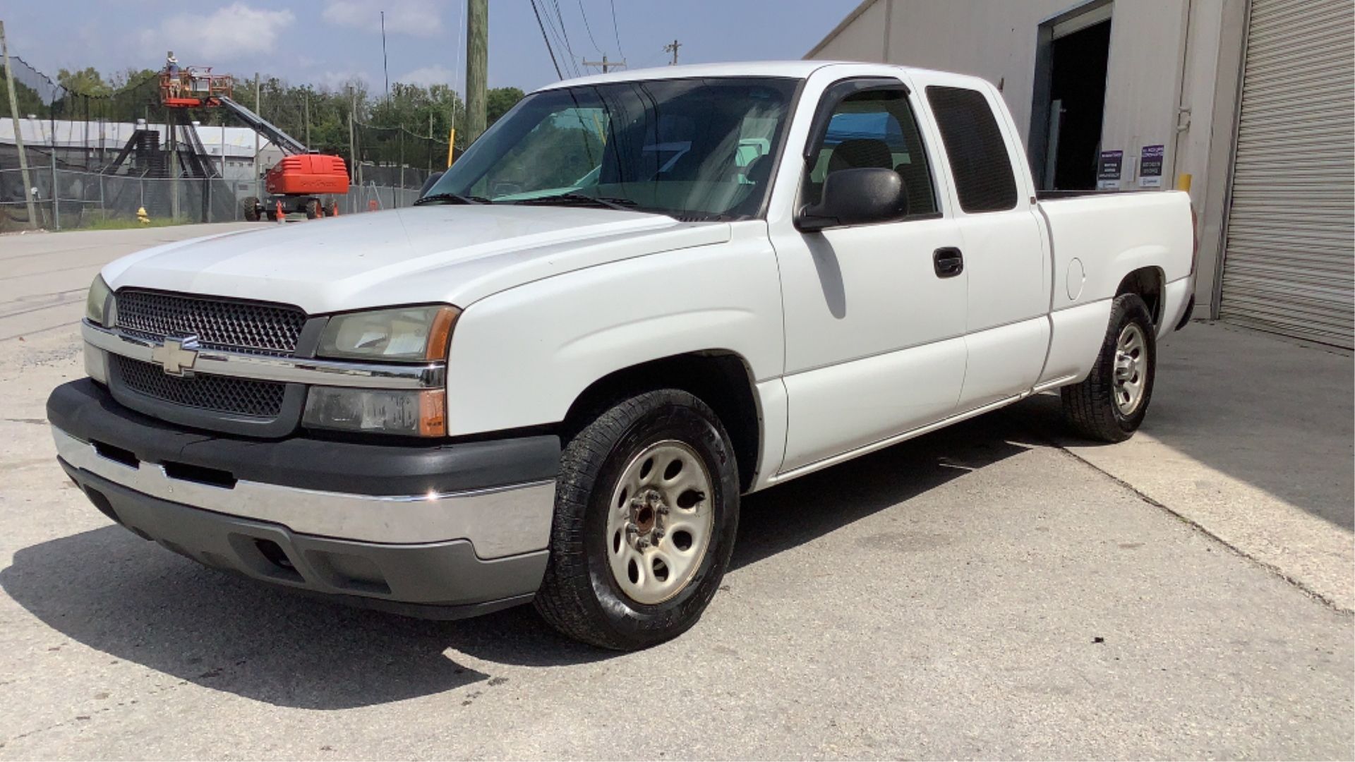 2005 Chevrolet Silverado Extended Cab 2WD - Image 10 of 95