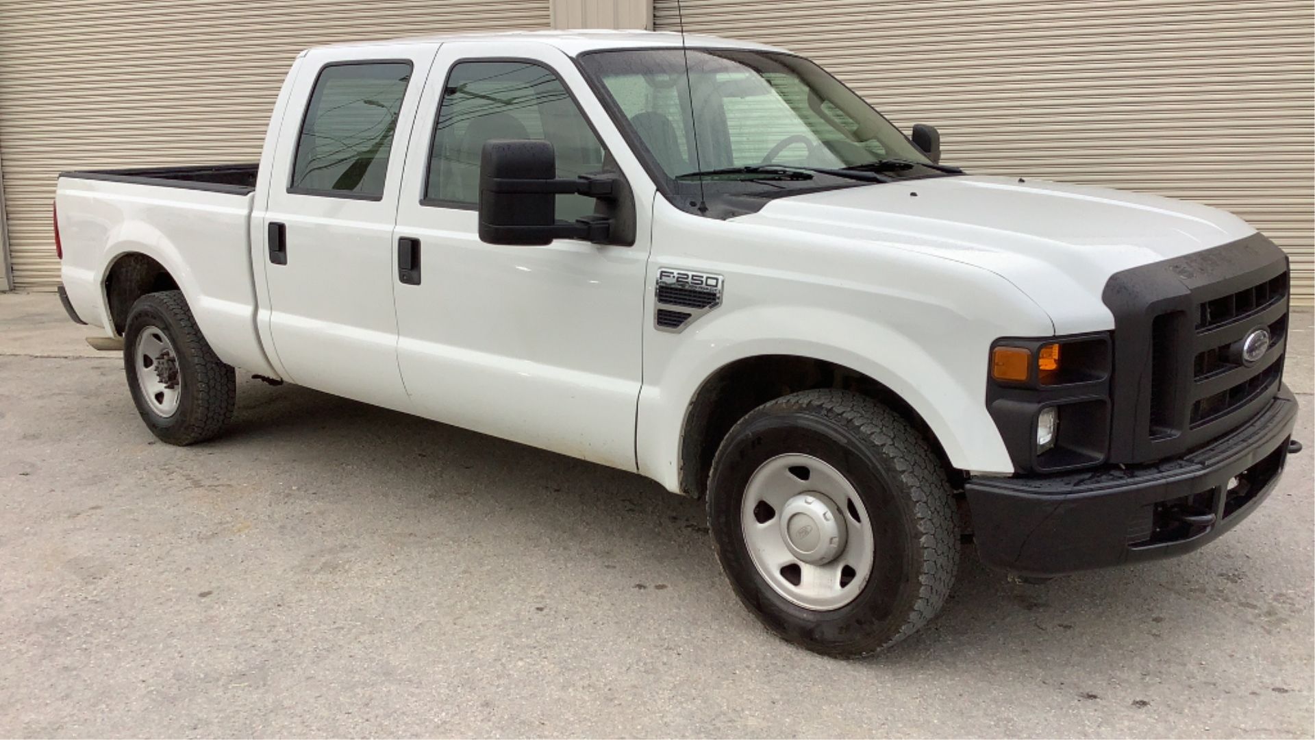 2009 Ford F-250 XL Super Duty Crew Cab 2WD