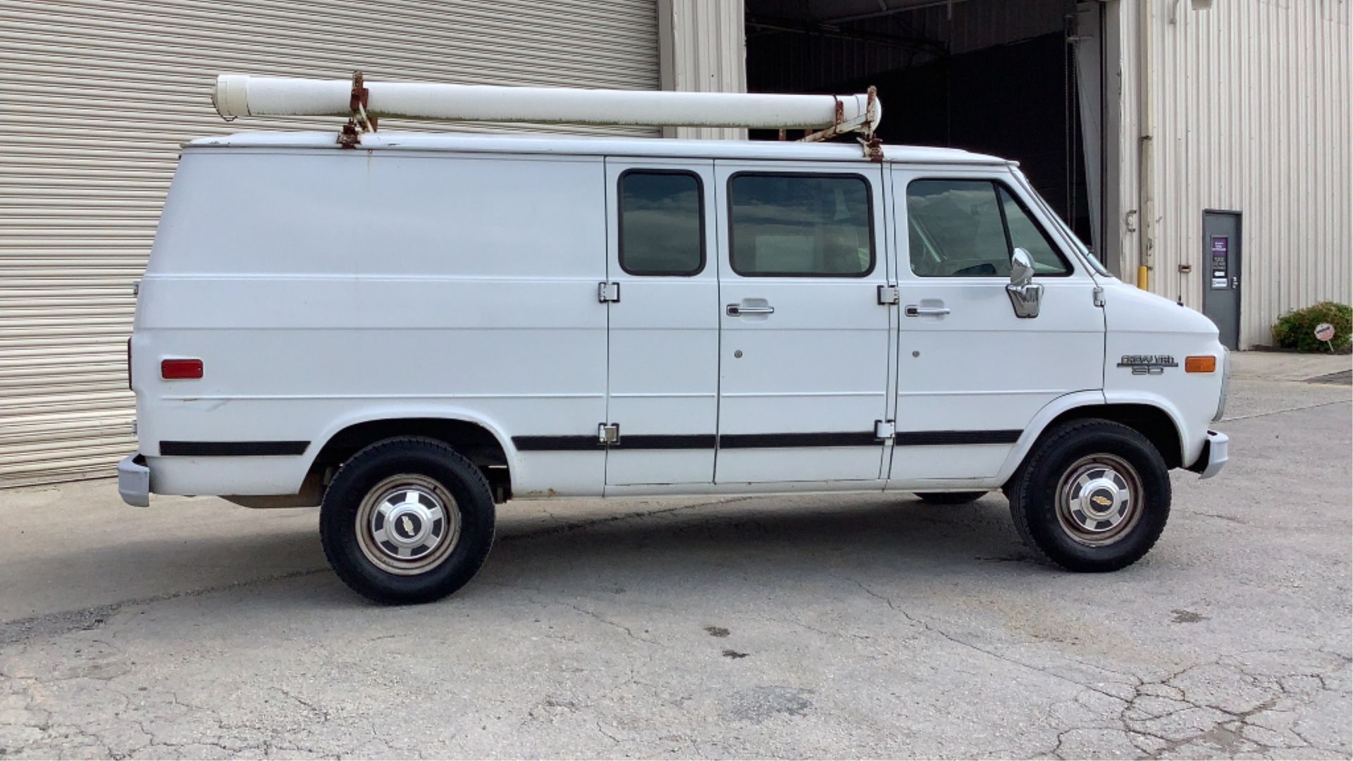 1995 Chevrolet Chevy Van 30 G-Series Van - Image 15 of 39