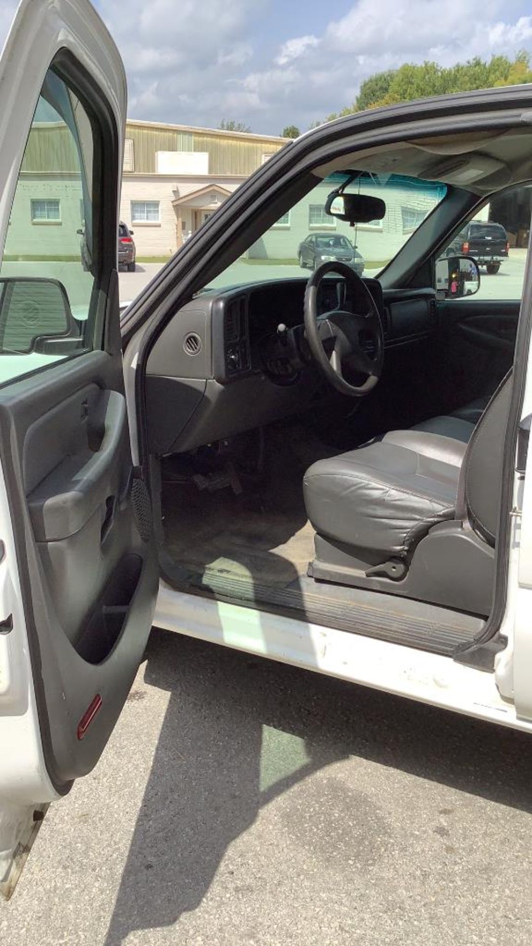 2005 Chevrolet Silverado Extended Cab 2WD - Image 53 of 95