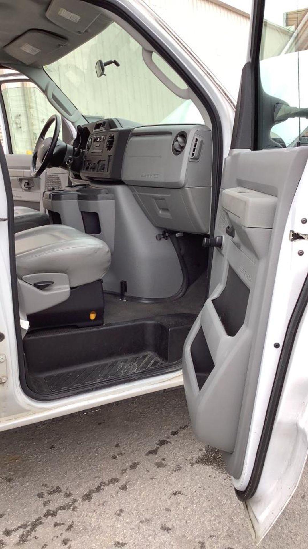 2009 Ford E-350 Cargo Van 2WD Super Duty - Image 43 of 74