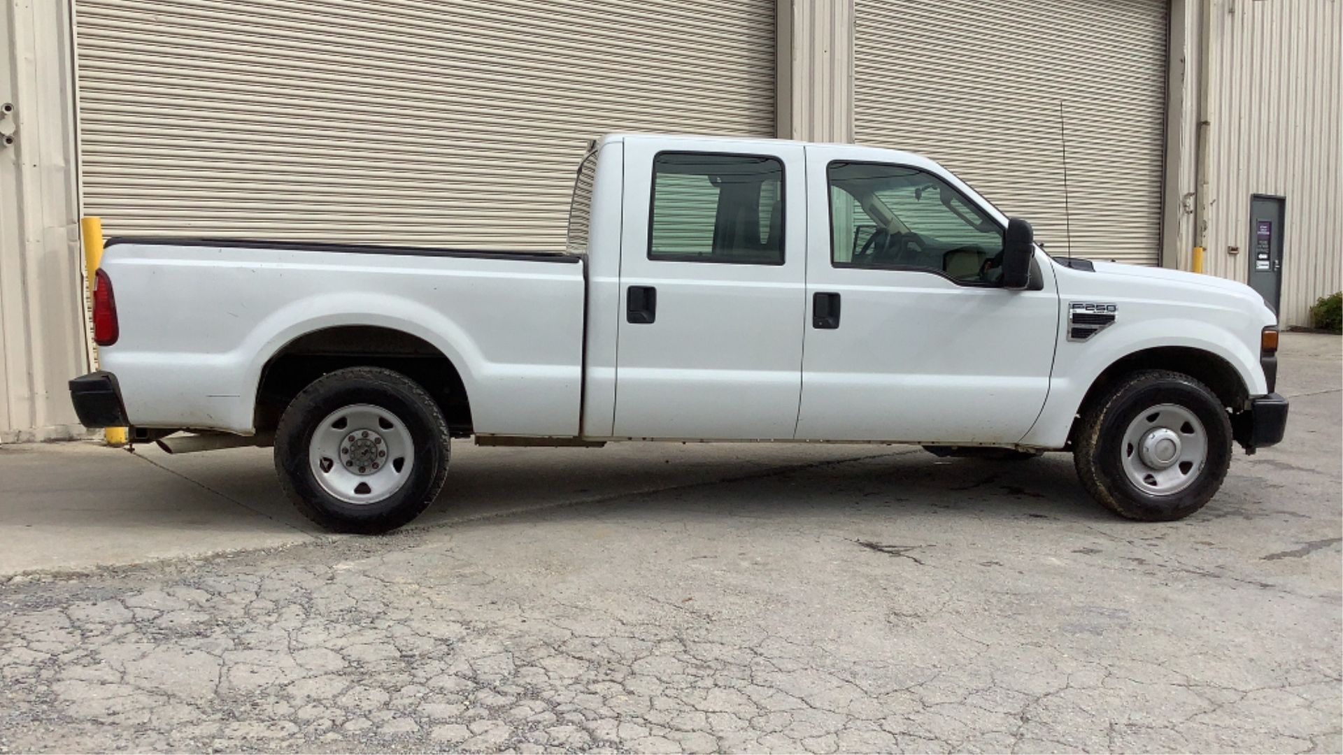 2009 Ford F-250 XL Super Duty Crew Cab 2WD - Image 20 of 89